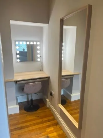 wardrobe in The Tavern Bed and Breakfast