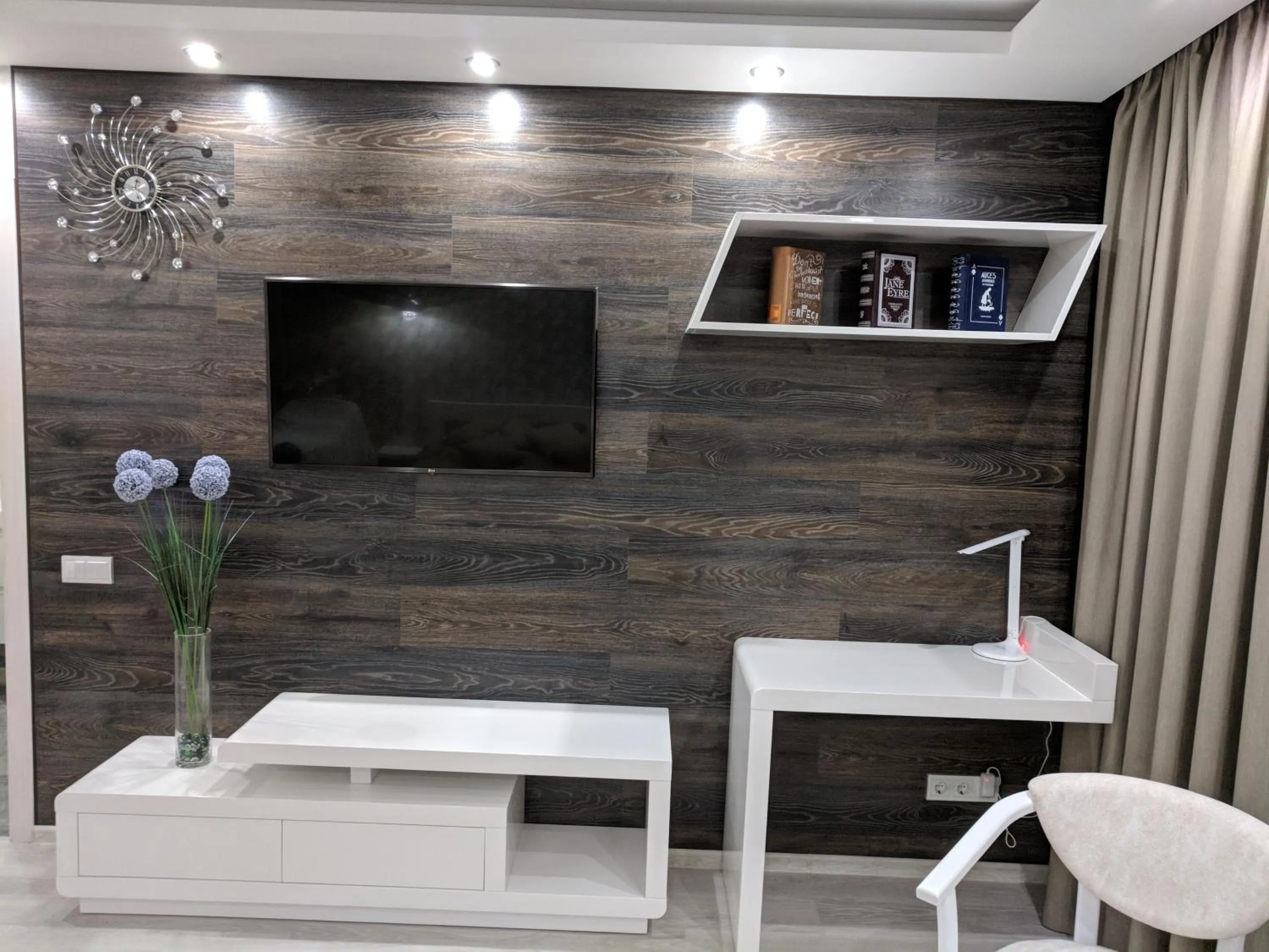 TV and multimedia in Apartment on Ekaterininskaya
