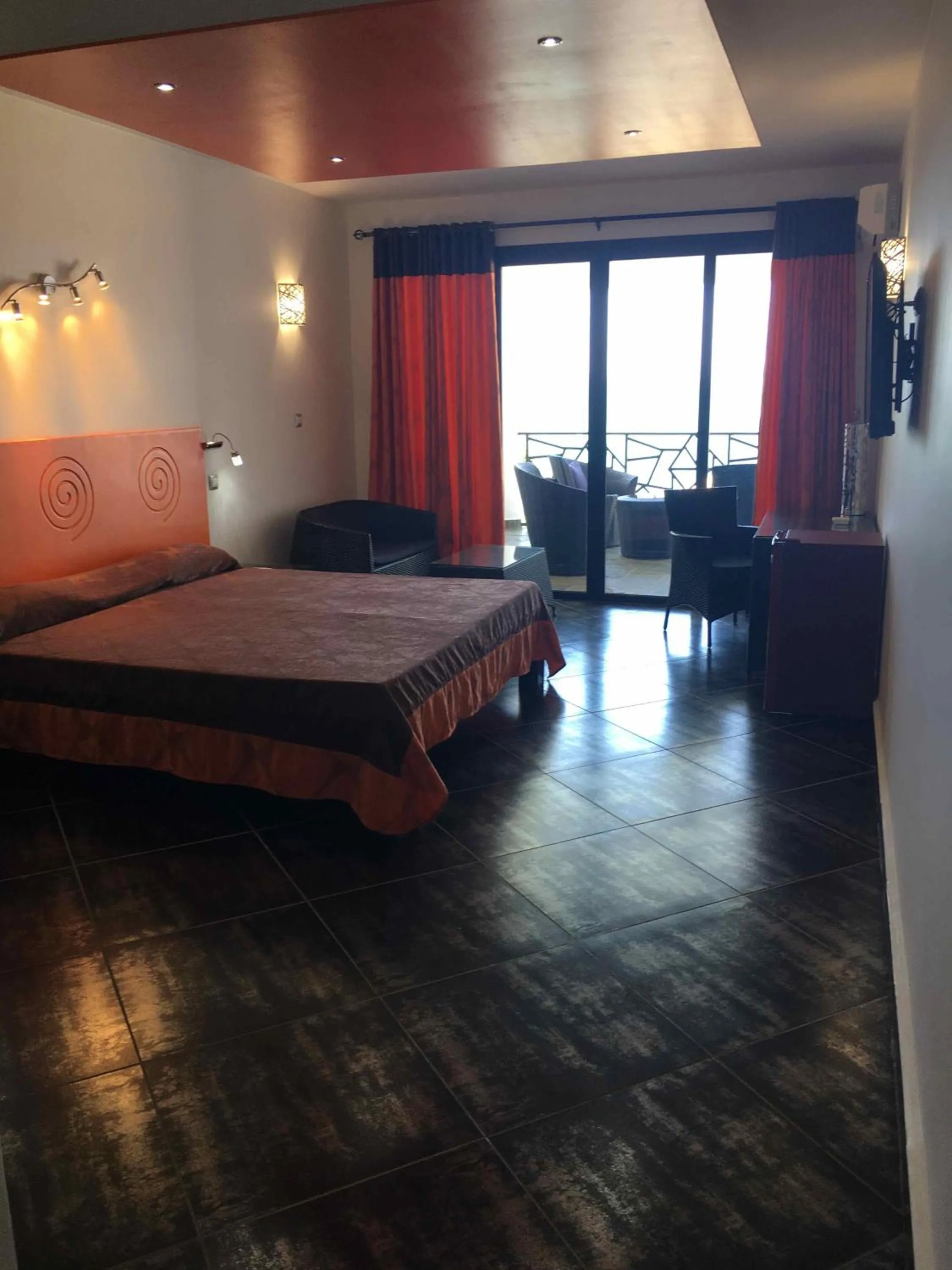 Balcony/Terrace, Bed in Hotel de la Poste