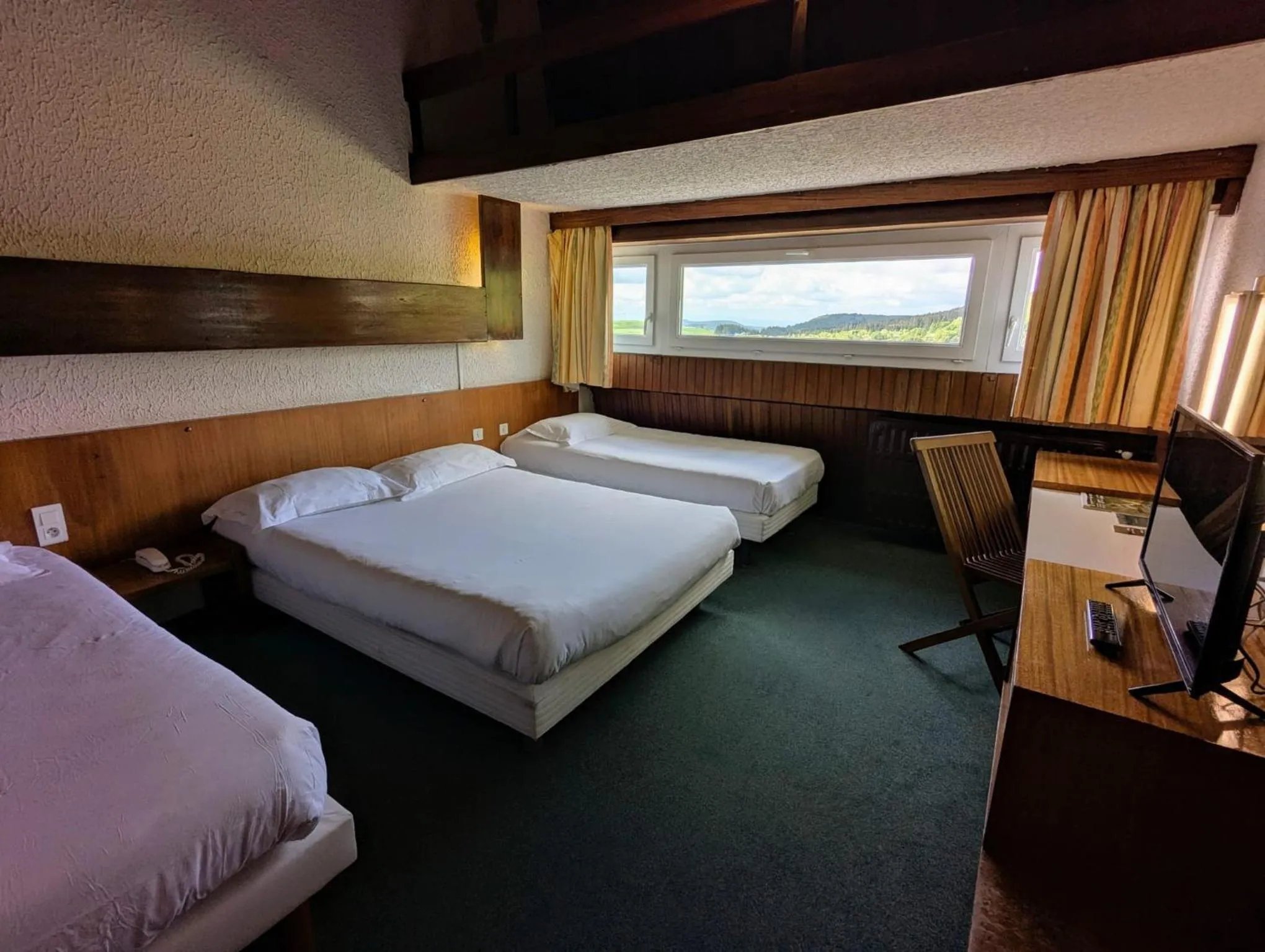 Bedroom, Bed in Gergovia