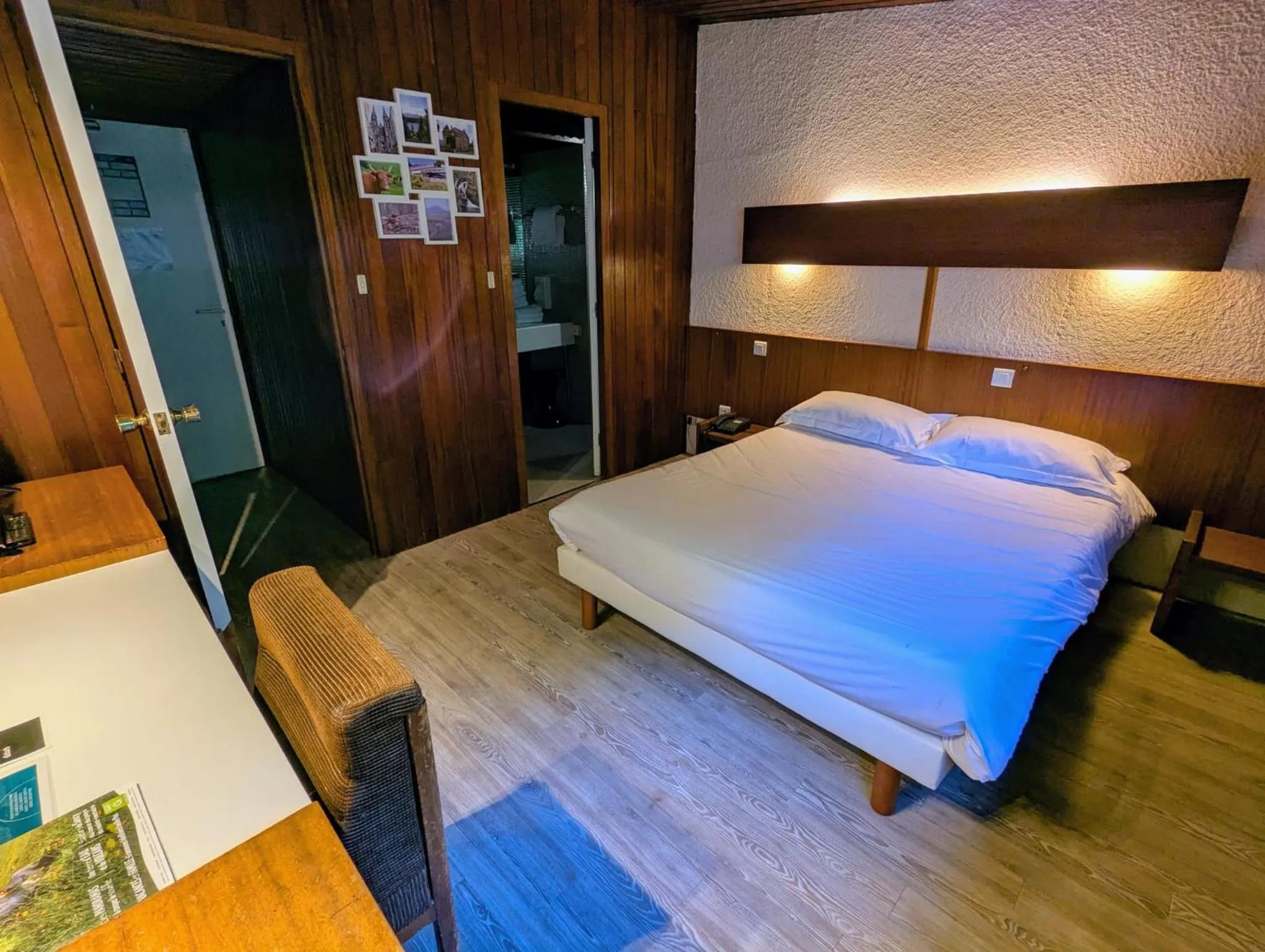 Photo of the whole room, Bed in Gergovia