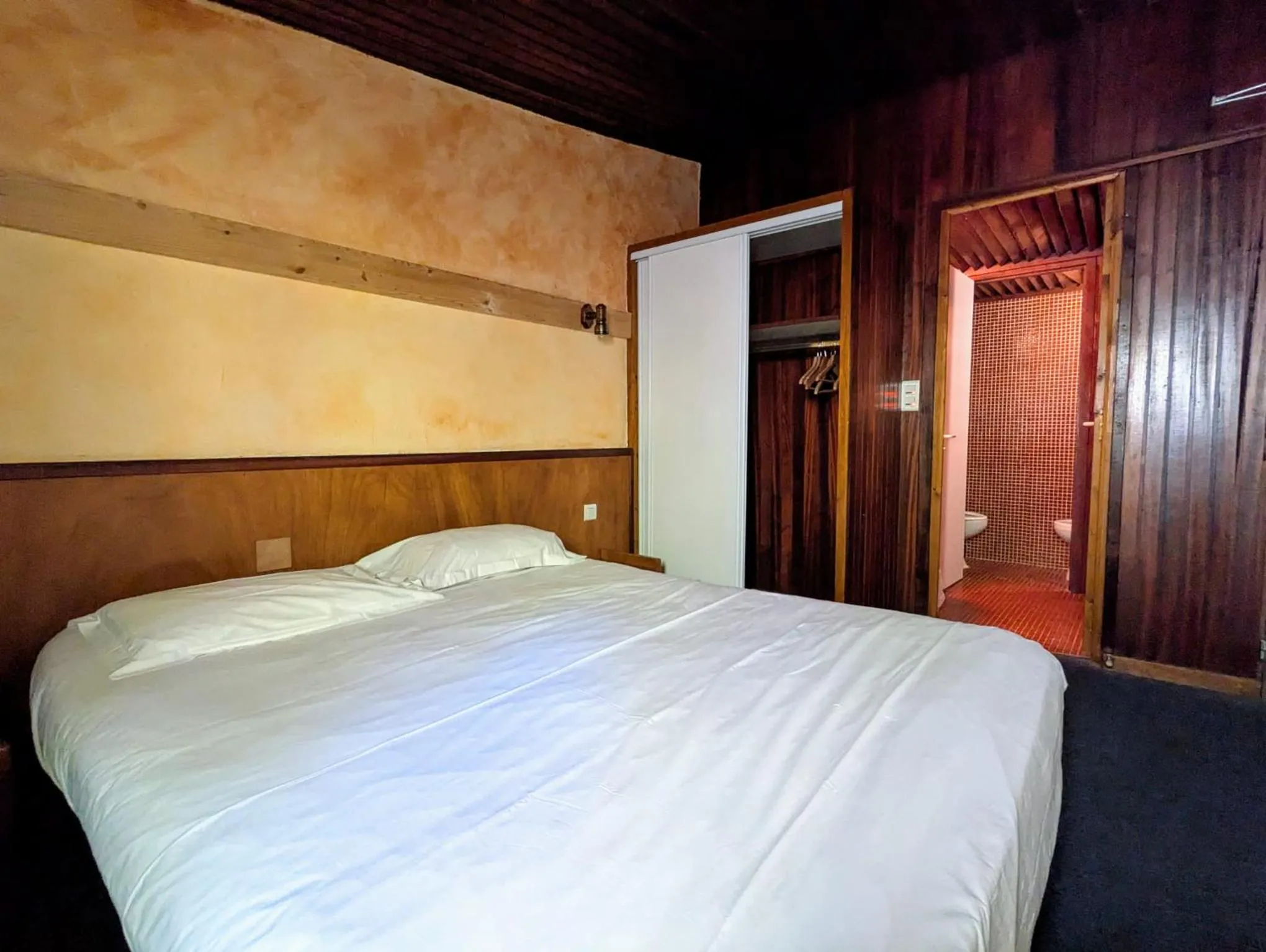 Photo of the whole room, Bed in Gergovia