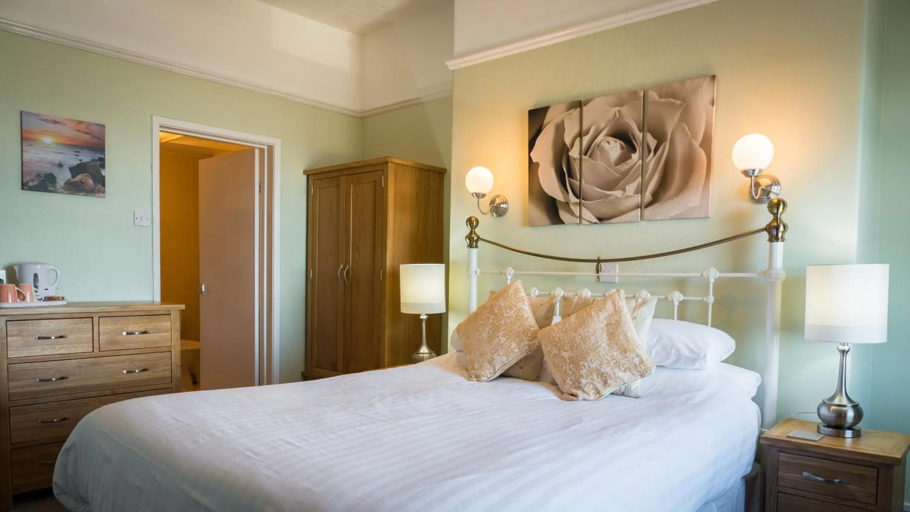 Bedroom, Bed in The Grafton Guest House