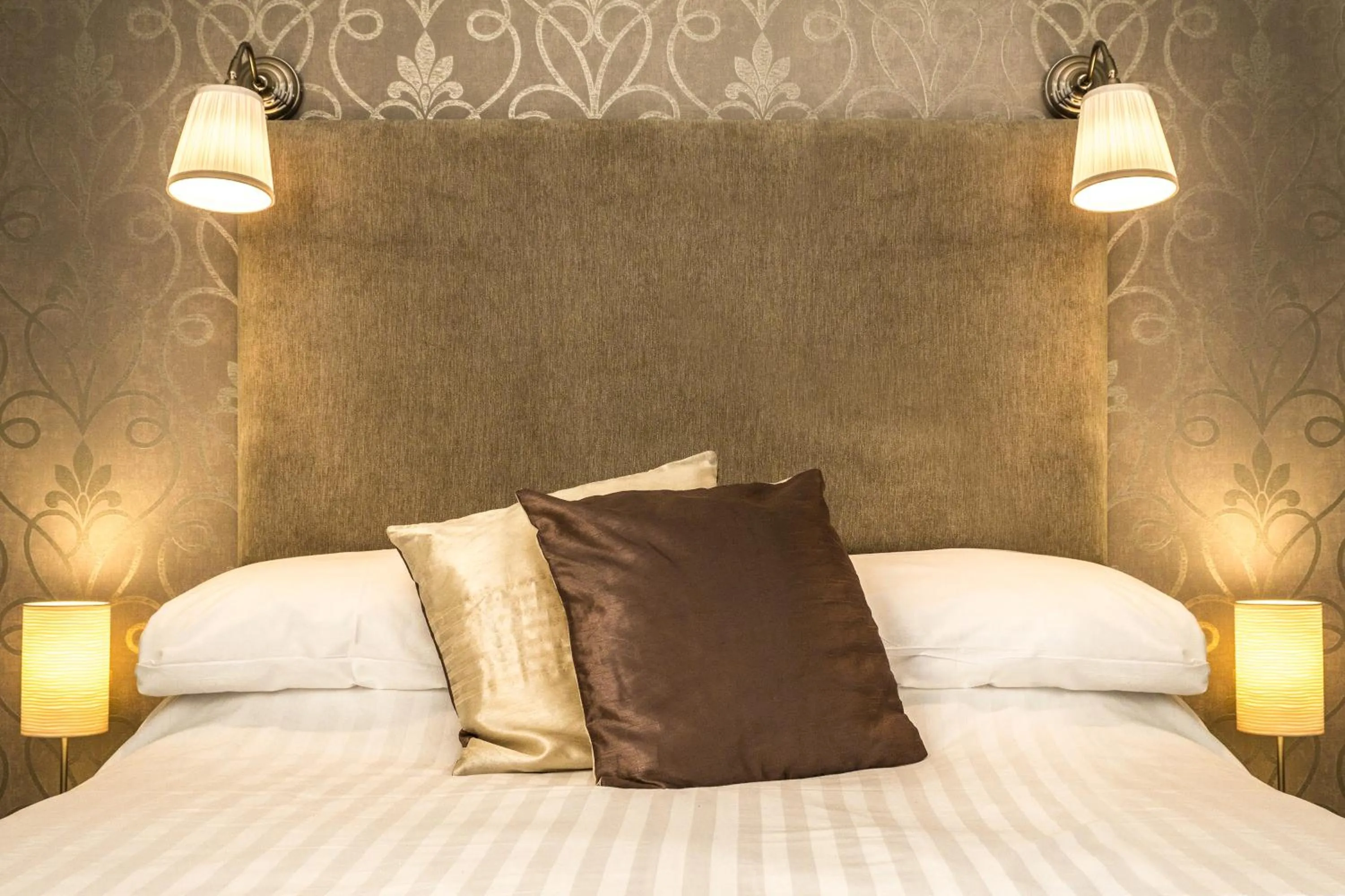 Bedroom, Bed in The Grafton Guest House