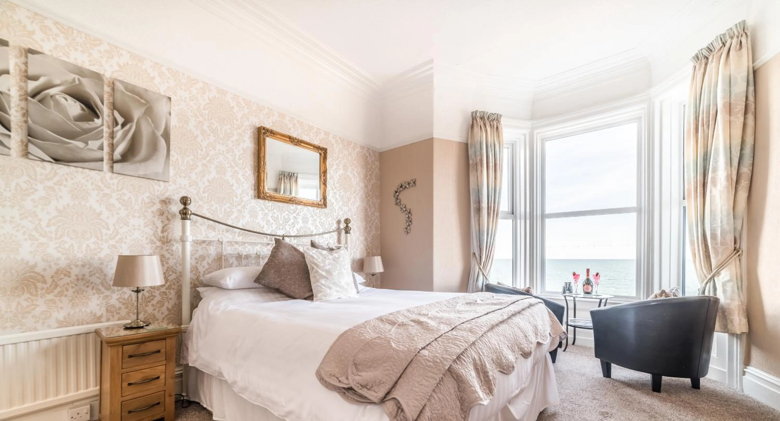 Bed in The Grafton Guest House