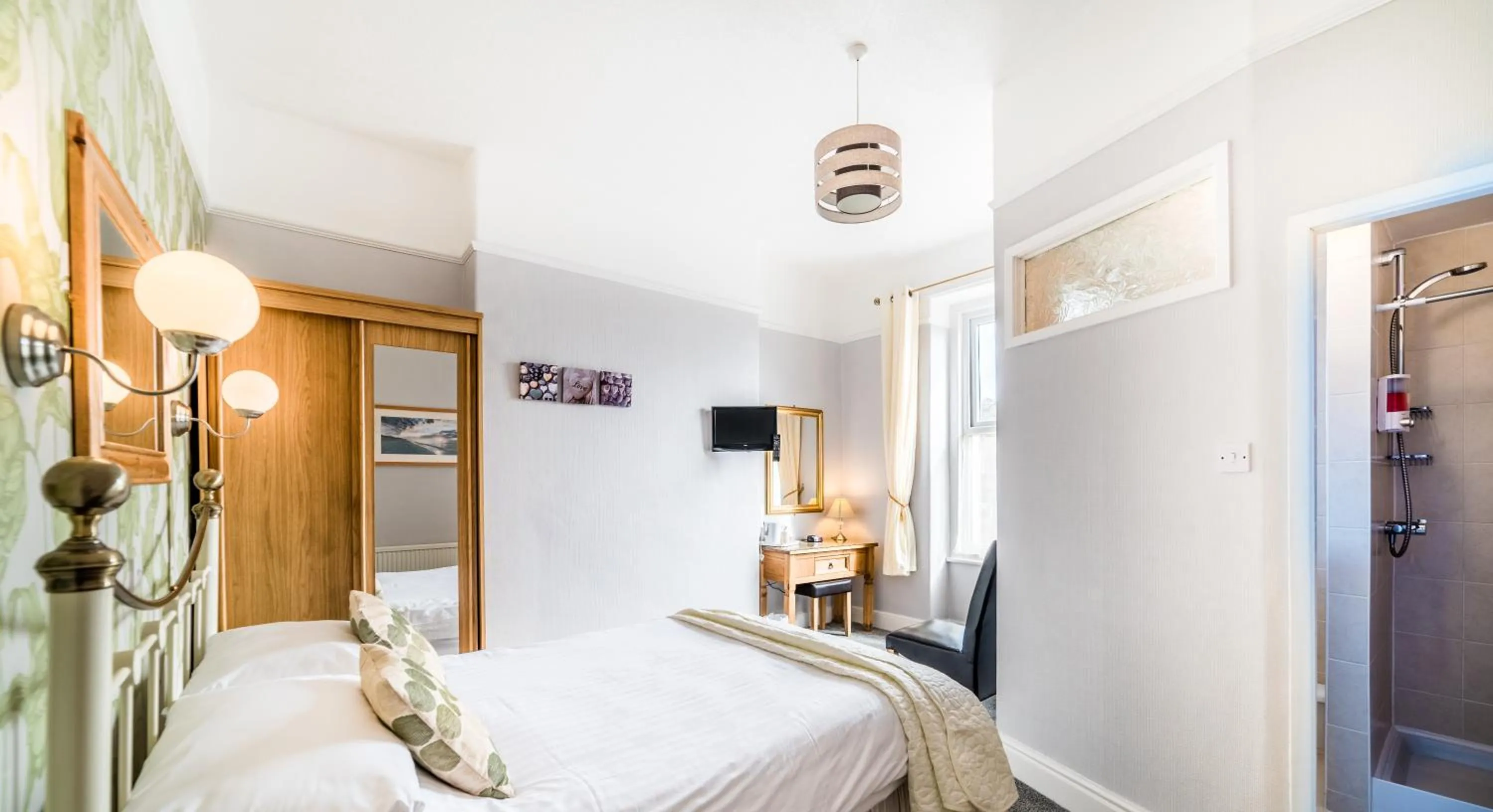 Bedroom, Bed in The Grafton Guest House