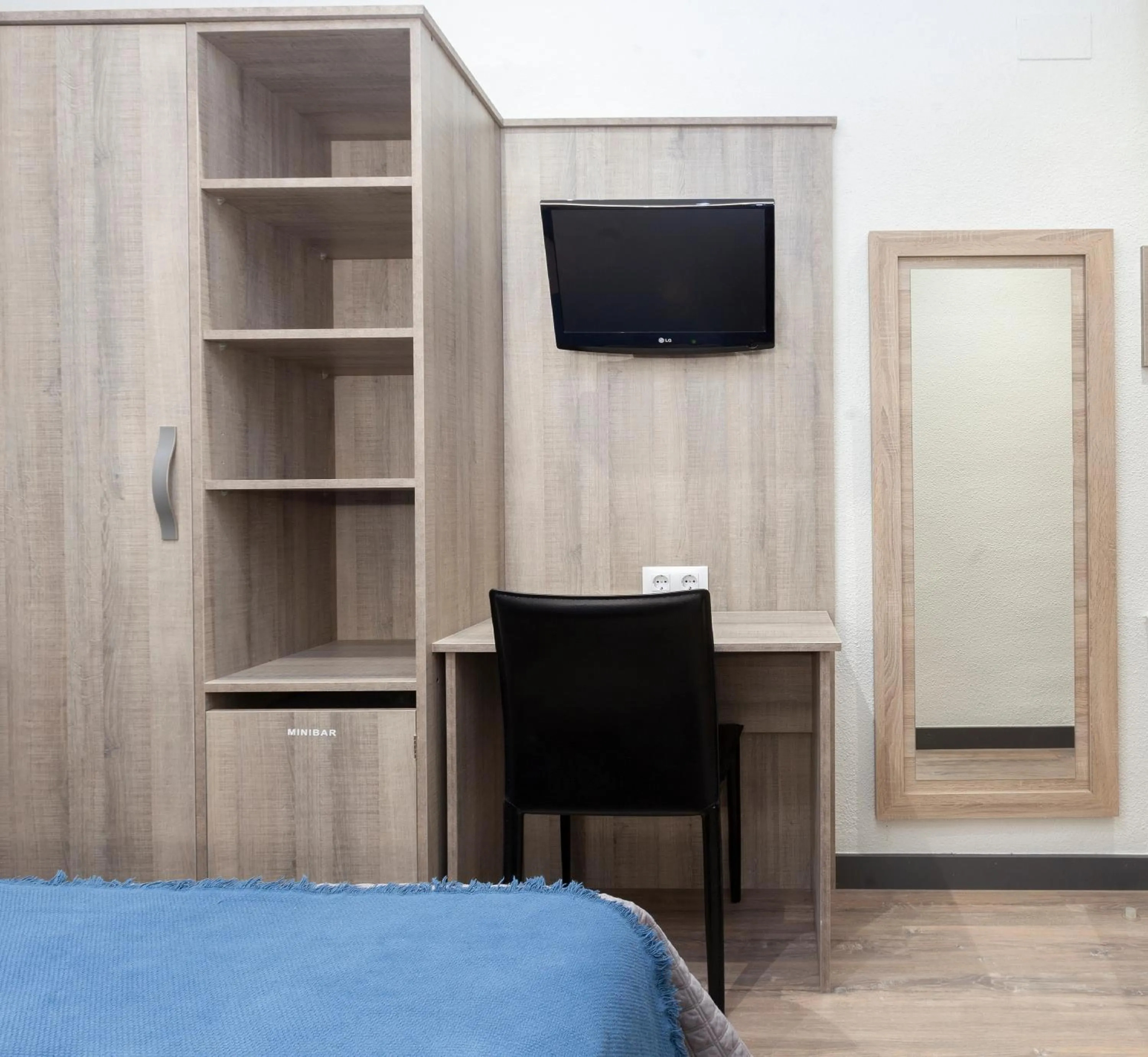 TV and multimedia, Bed in Hostal María Luisa