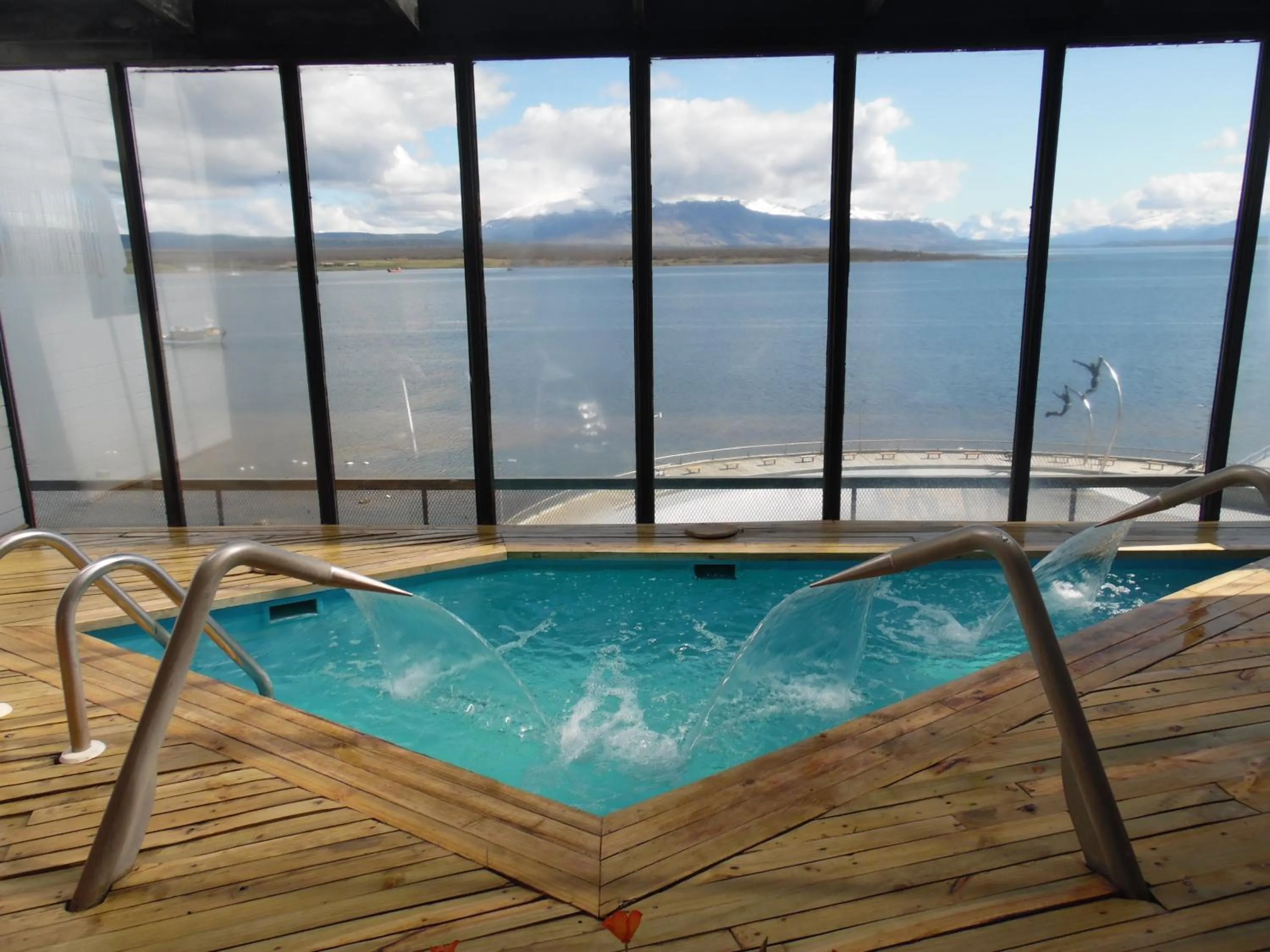 Pool view in NOI Indigo Patagonia