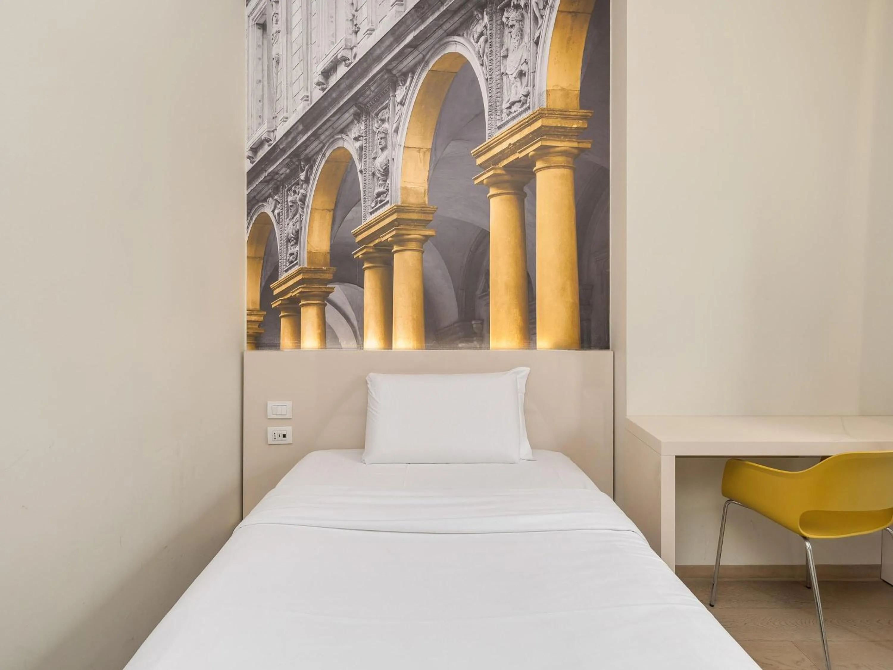 Photo of the whole room, Bed in B&B Hotel Milano Central Station