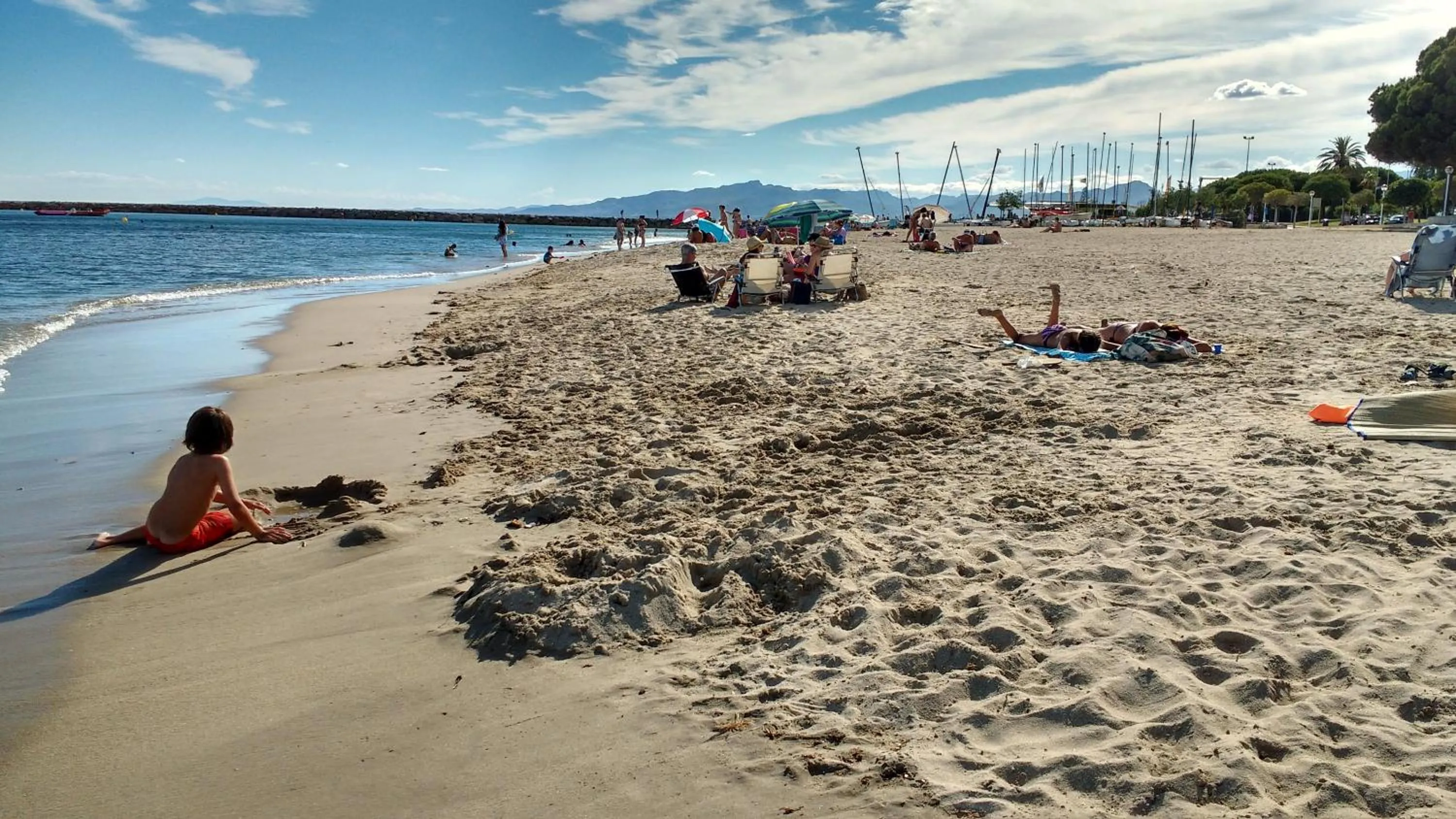 Beach in Camping Platja Cambrils