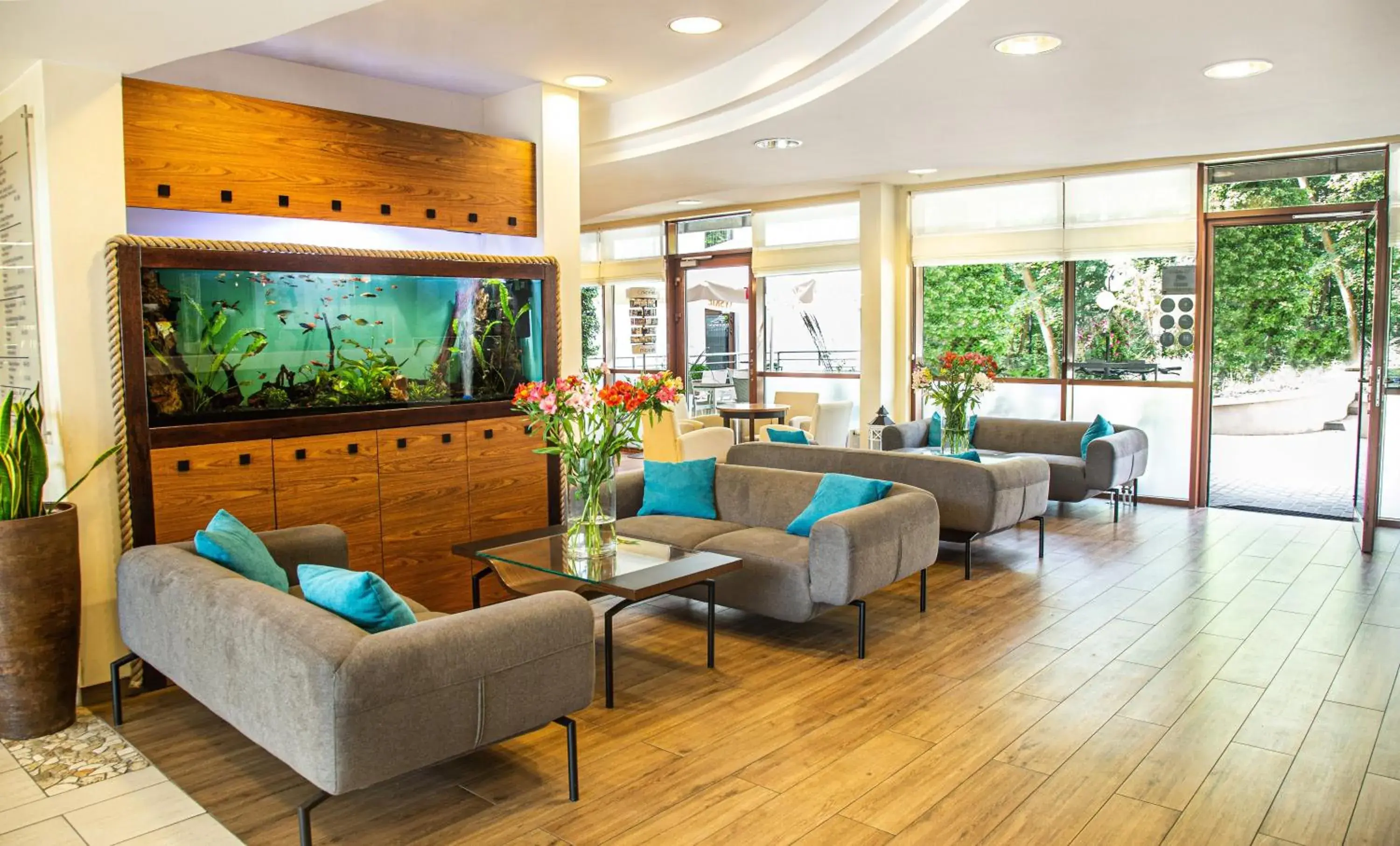 Lobby or reception in Hotel Dom Zdrojowy Resort & SPA - Destigo Hotels Lobby or reception in Hotel Dom Zdrojowy Resort & SPA - Destigo Hotels