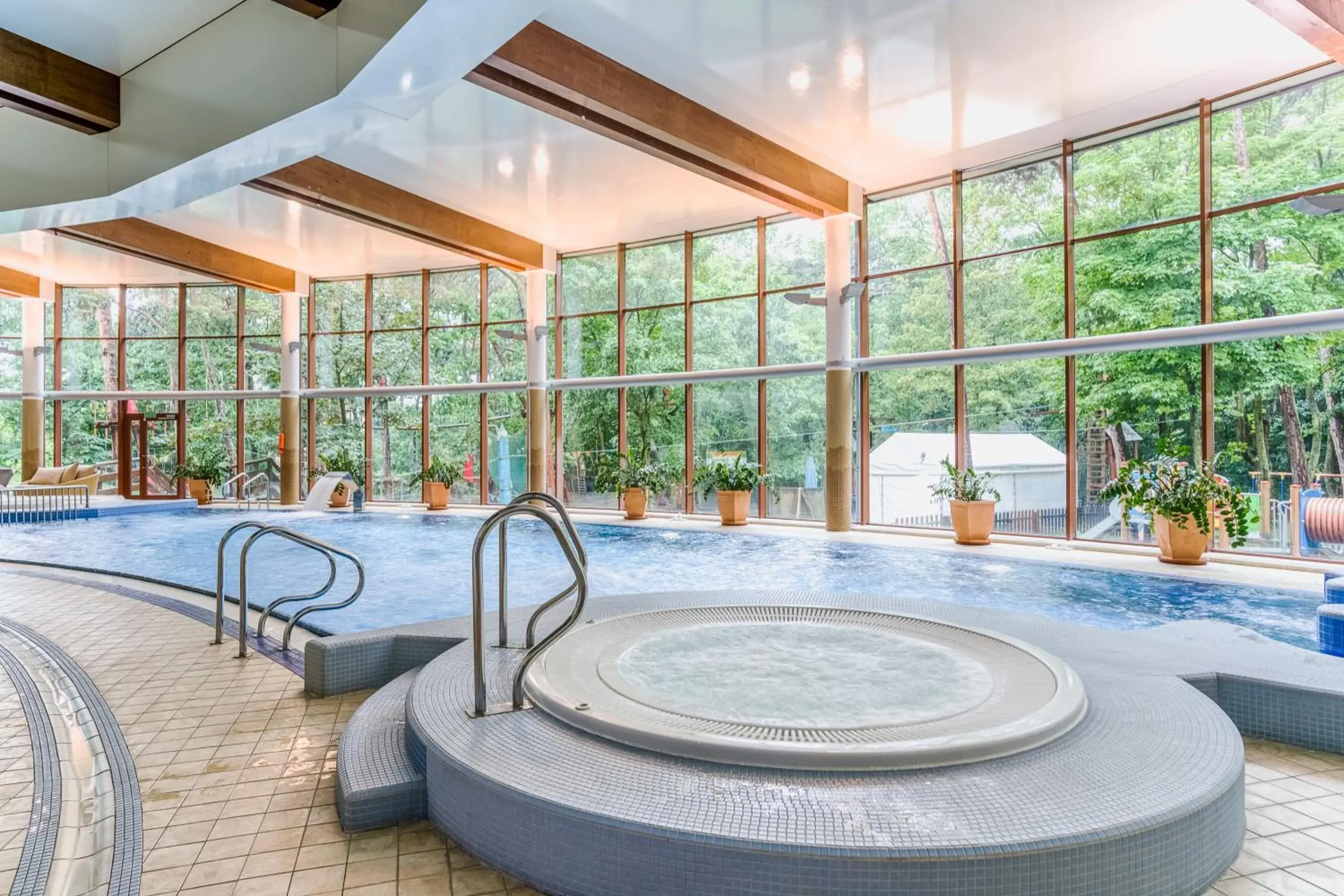 Swimming pool in Hotel Dom Zdrojowy Resort & SPA - Destigo Hotels Swimming pool in Hotel Dom Zdrojowy Resort & SPA - Destigo Hotels