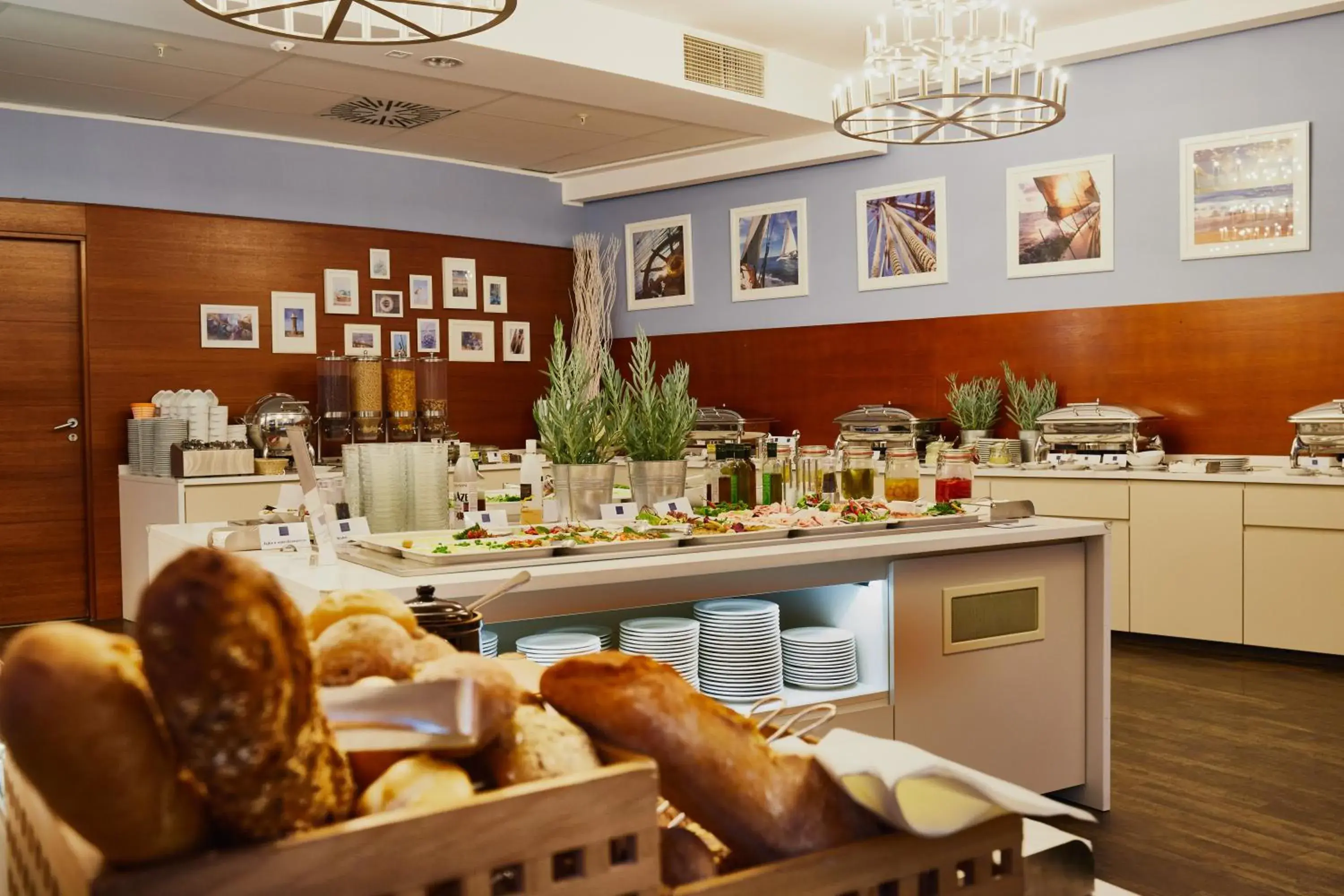 Buffet breakfast in Hotel Dom Zdrojowy Resort & SPA - Destigo Hotels Buffet breakfast in Hotel Dom Zdrojowy Resort & SPA - Destigo Hotels