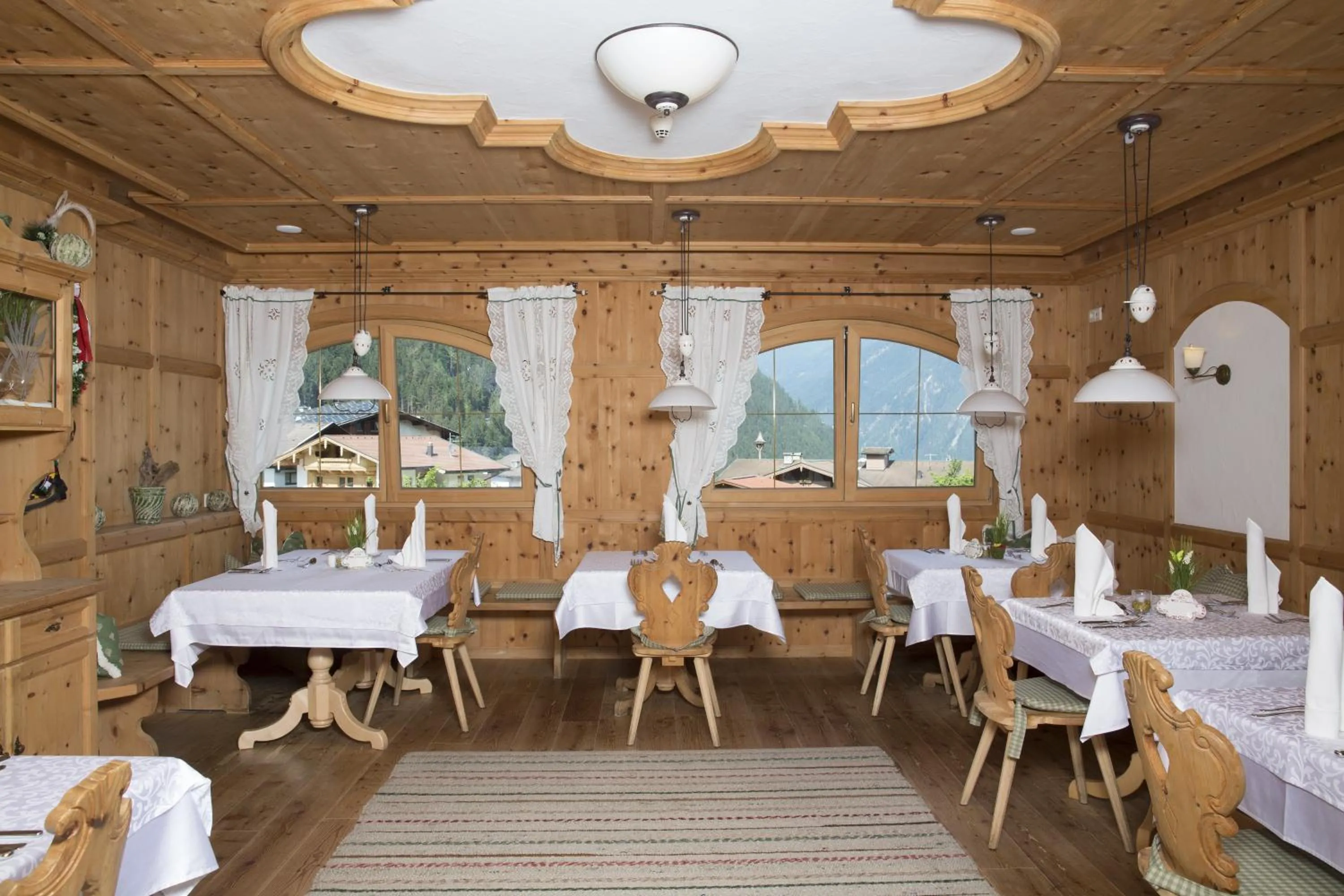 Restaurant/places to eat in Vital Sporthotel Kristall
