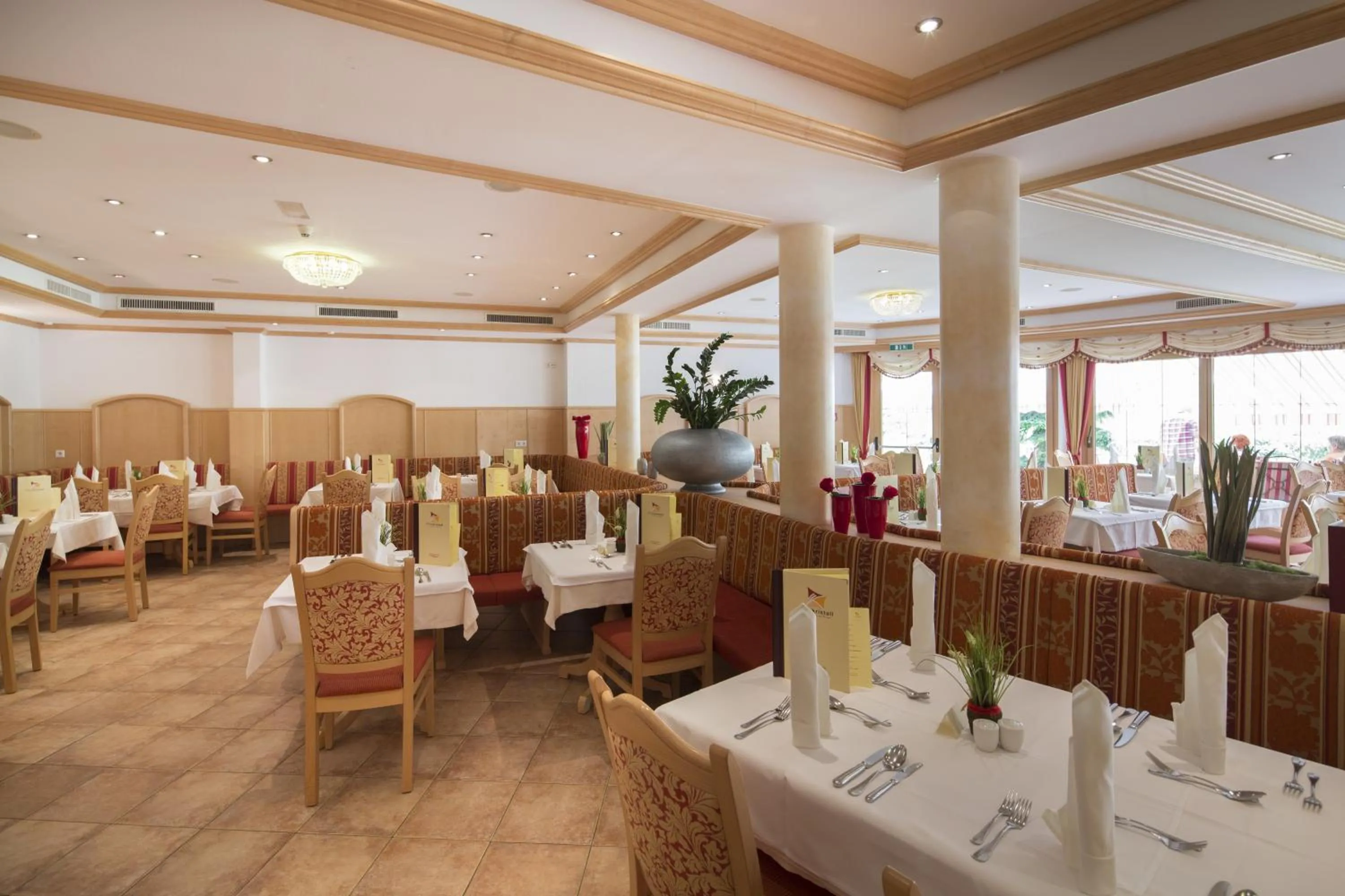 Restaurant/places to eat in Vital Sporthotel Kristall