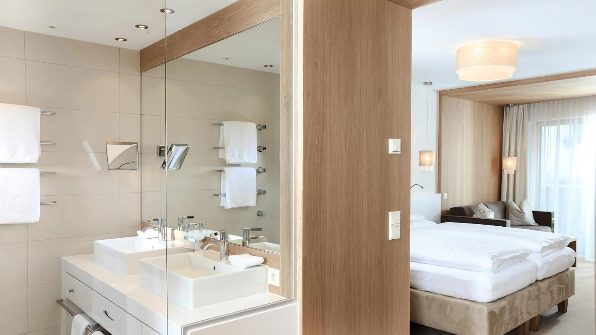 Bathroom, Bed in Hotel Trofana Alpin