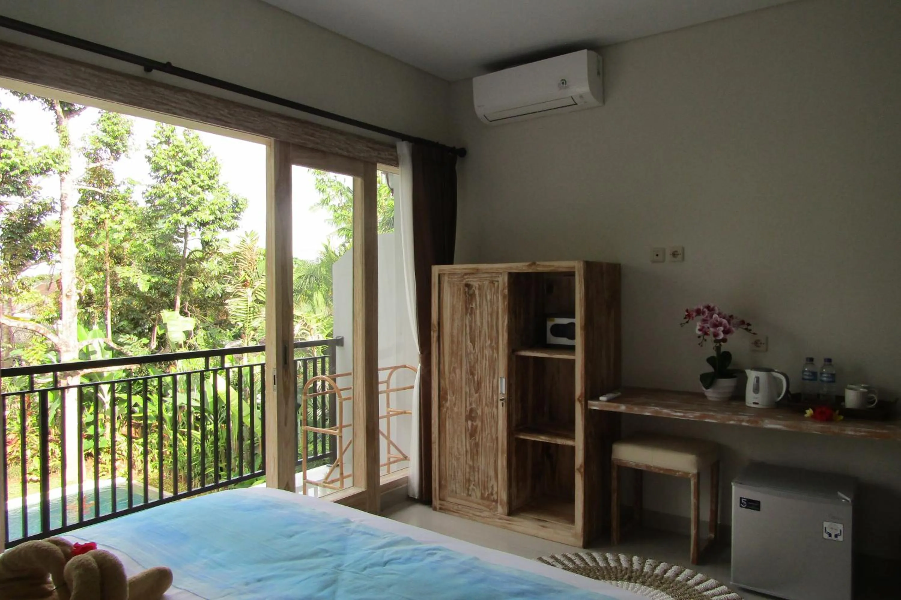 Coffee/tea facilities, Bed in Recep Bungalow