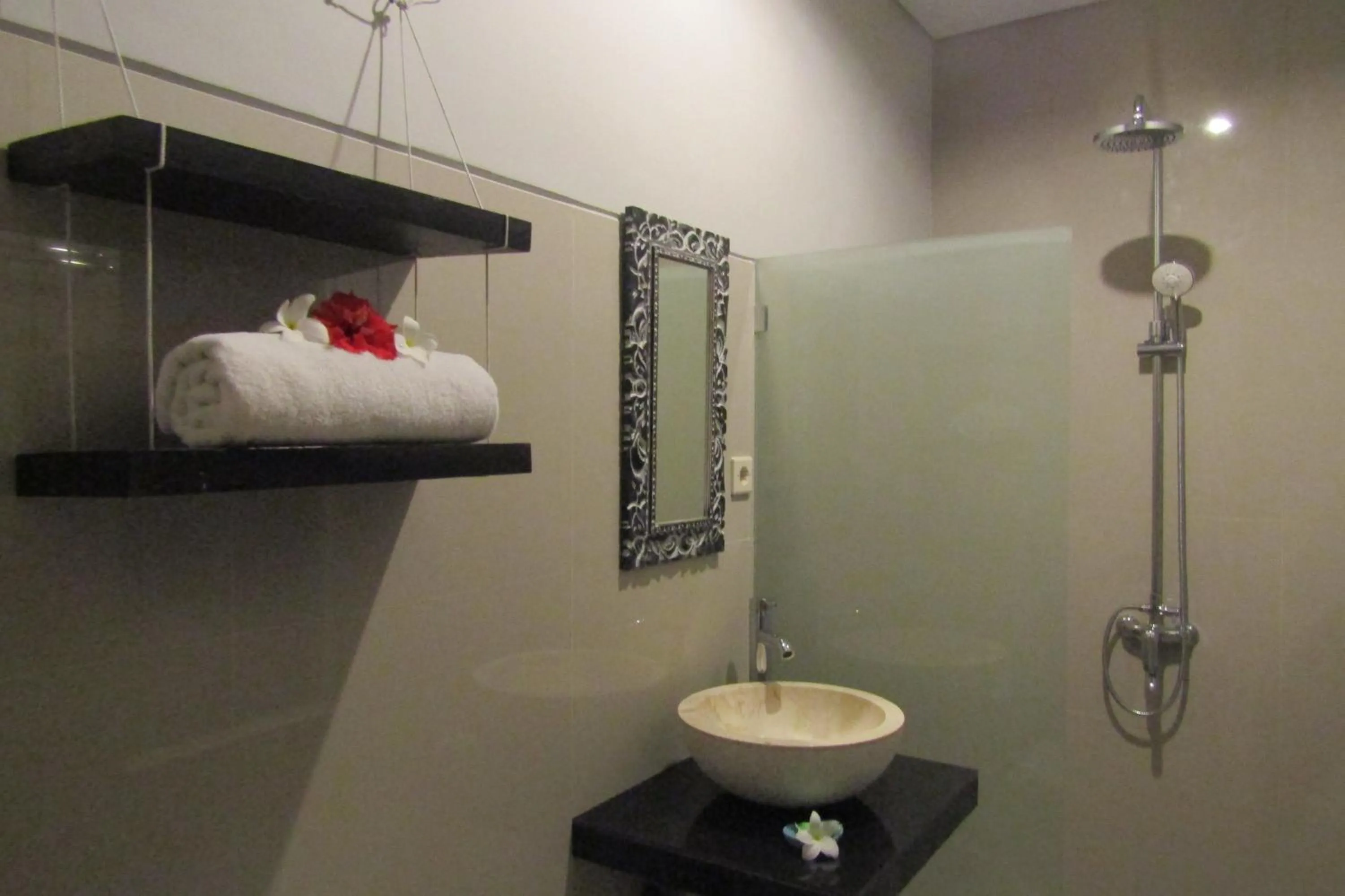 Shower in Recep Bungalow