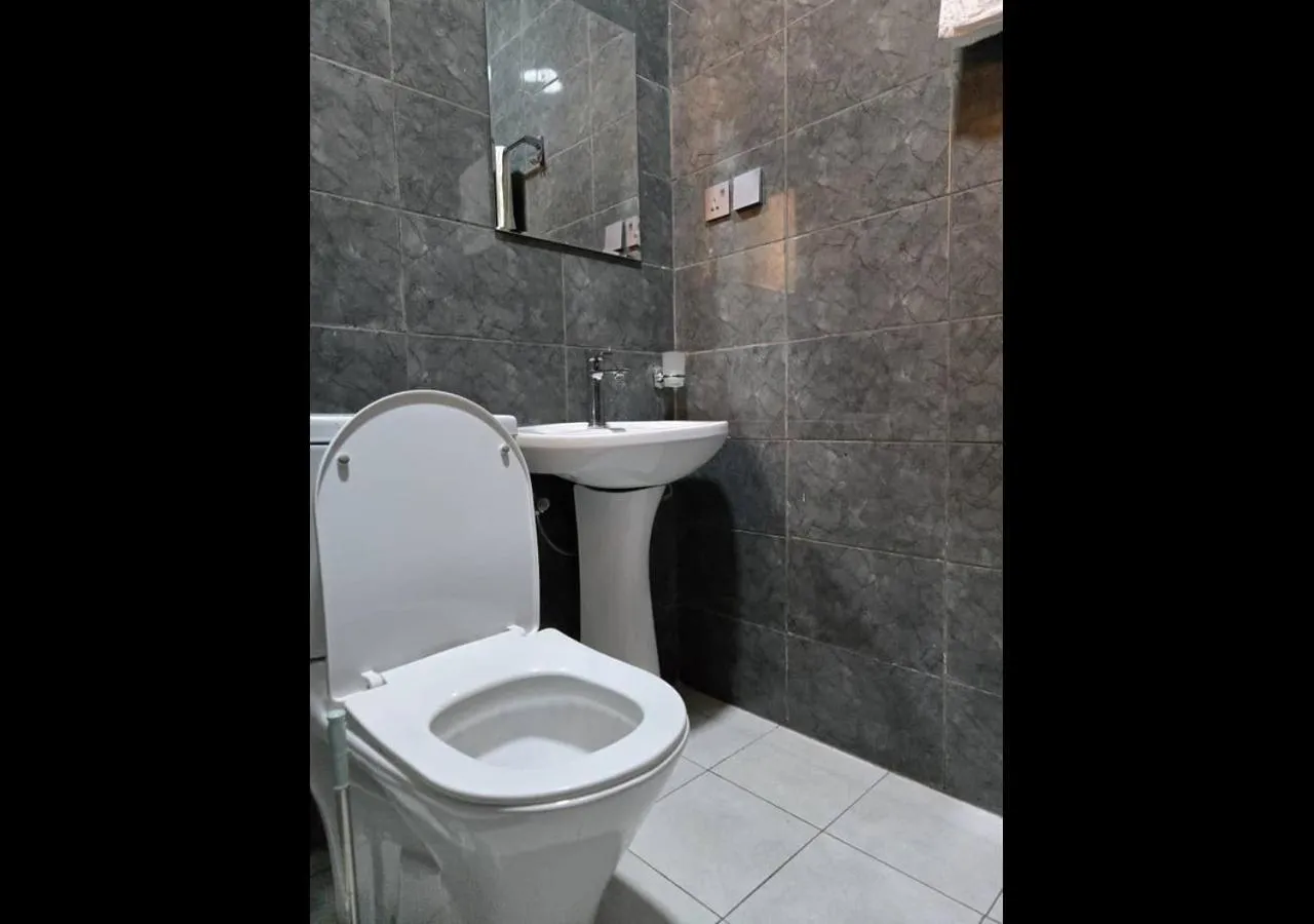 Toilet in Romalo Hotel & Apartments