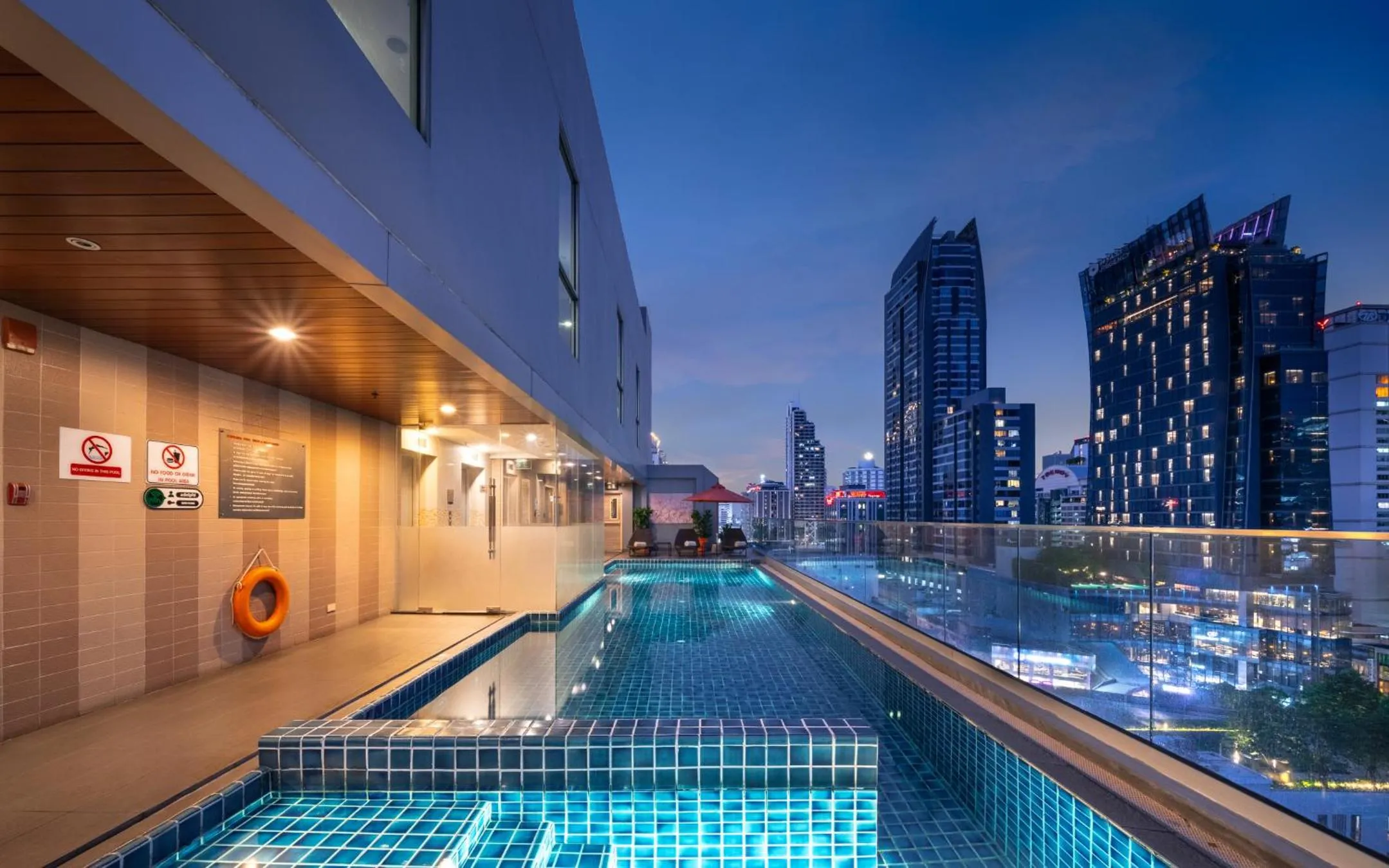 Swimming pool in Adelphi Suites Bangkok