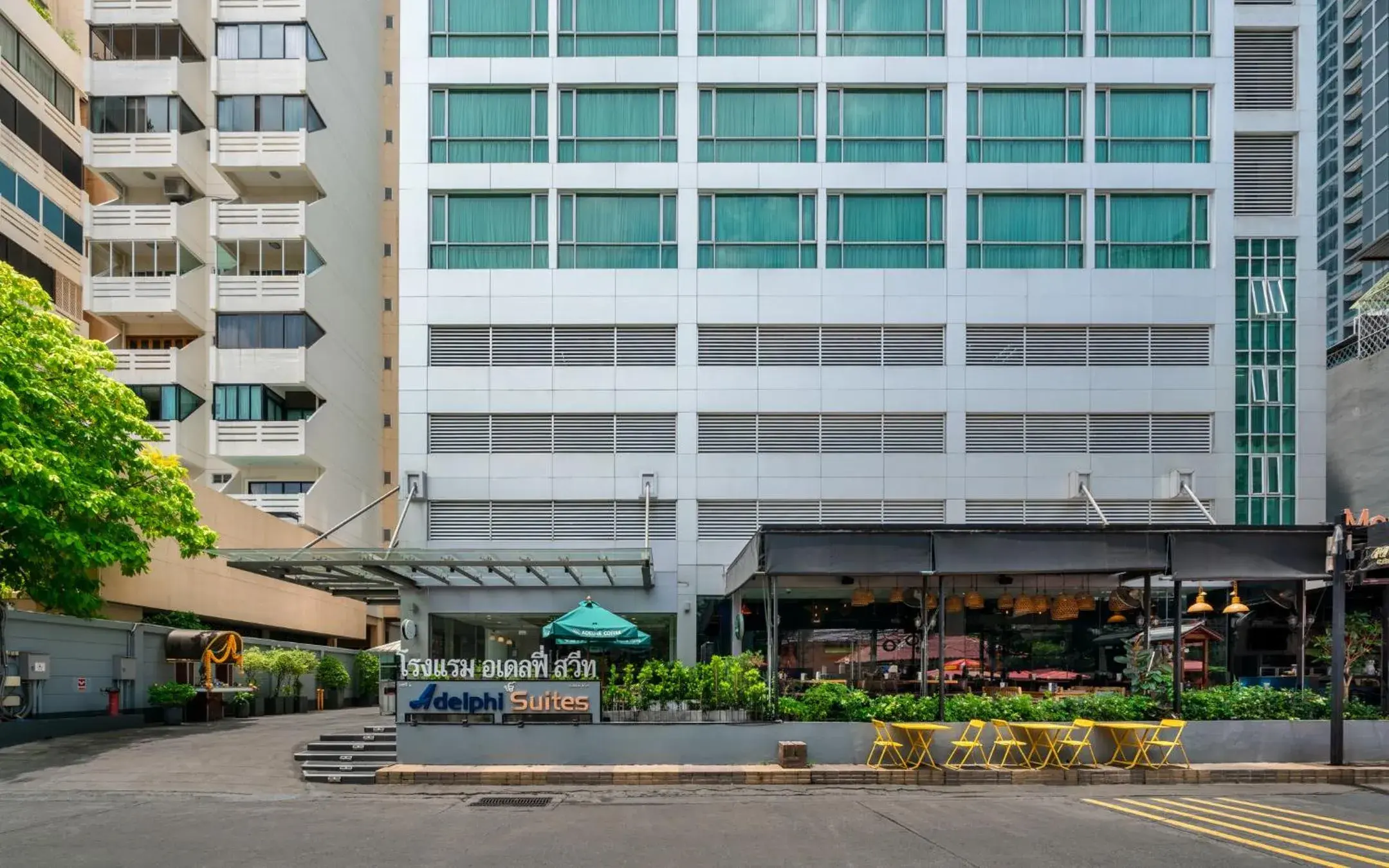 Property building in Adelphi Suites Bangkok Property building in Adelphi Suites Bangkok