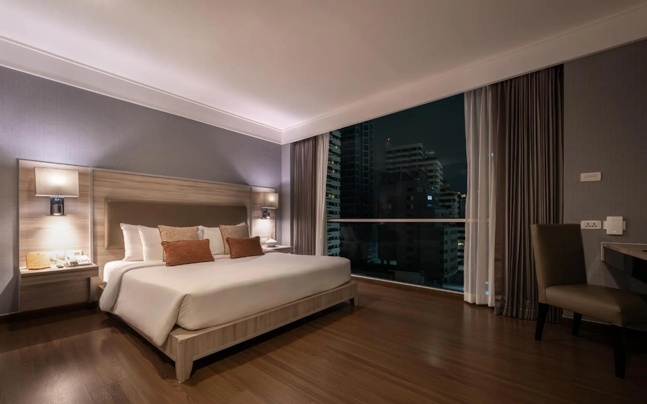 Bed in Adelphi Suites Bangkok