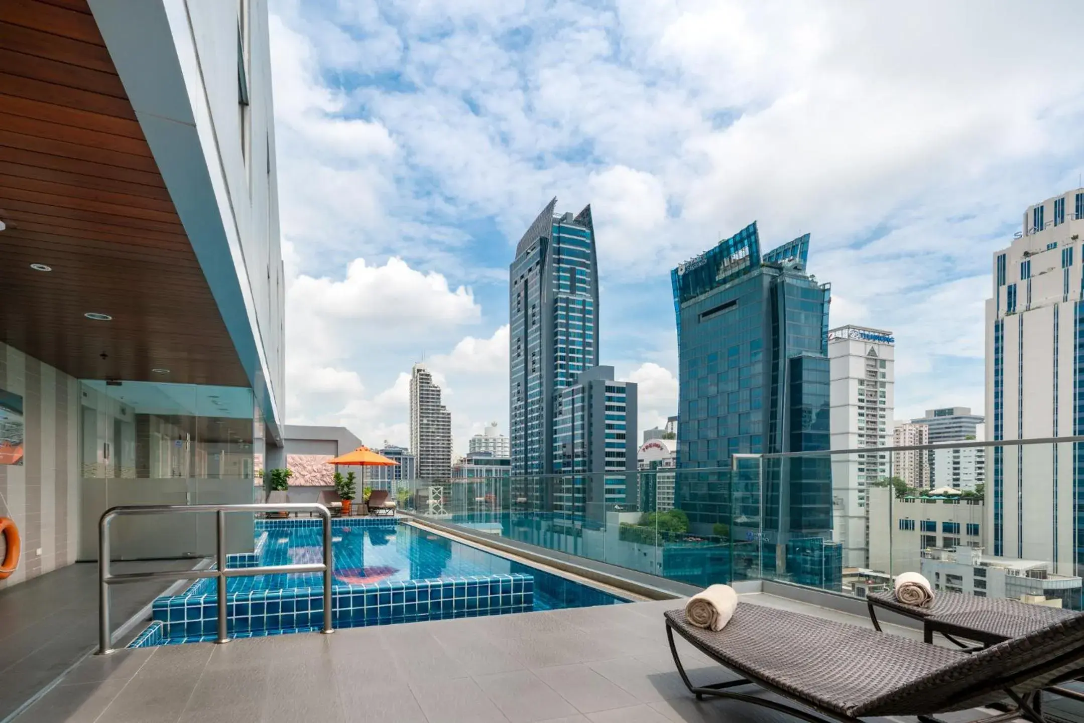 Swimming pool in Adelphi Suites Bangkok Swimming pool in Adelphi Suites Bangkok