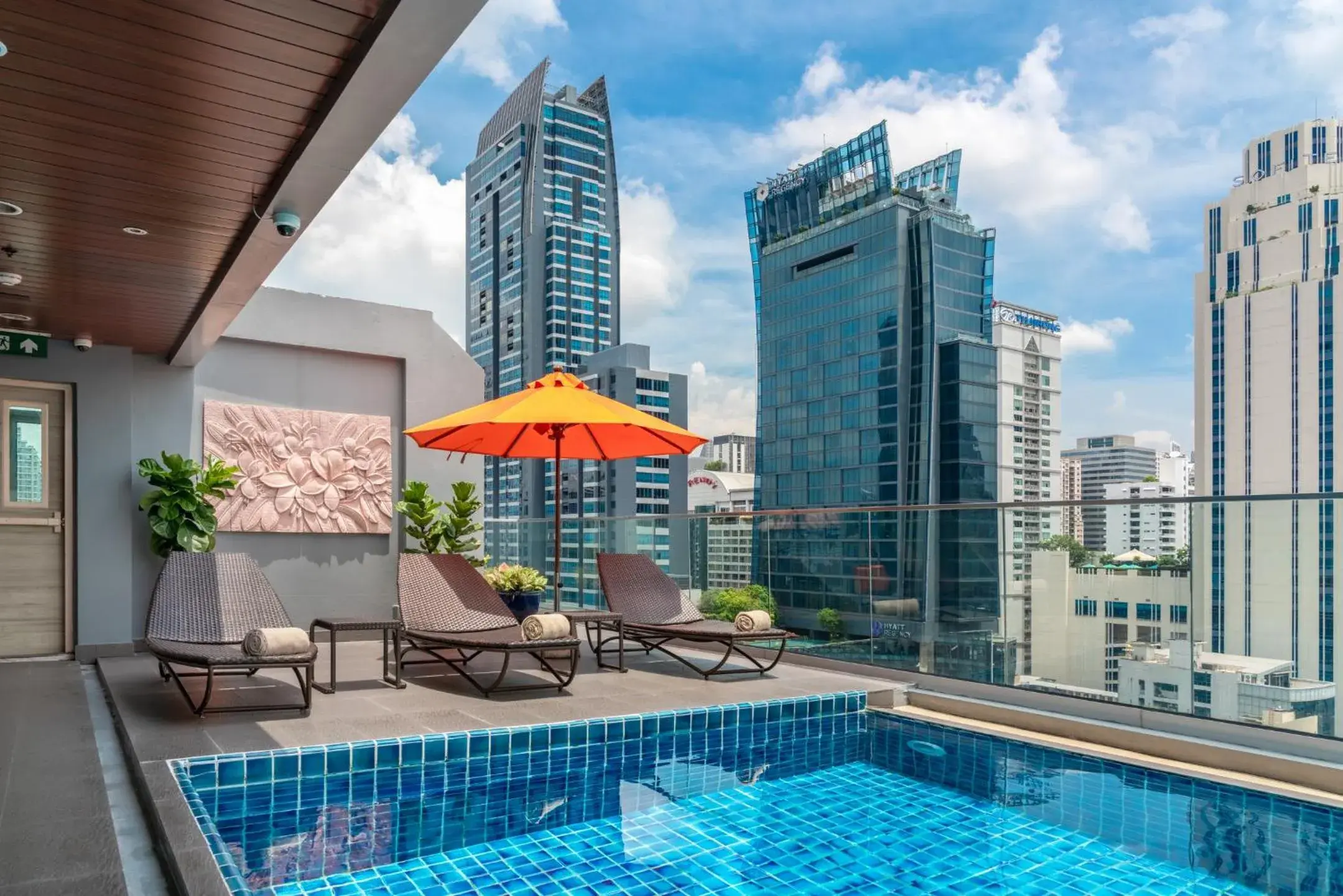 Swimming pool in Adelphi Suites Bangkok Swimming pool in Adelphi Suites Bangkok