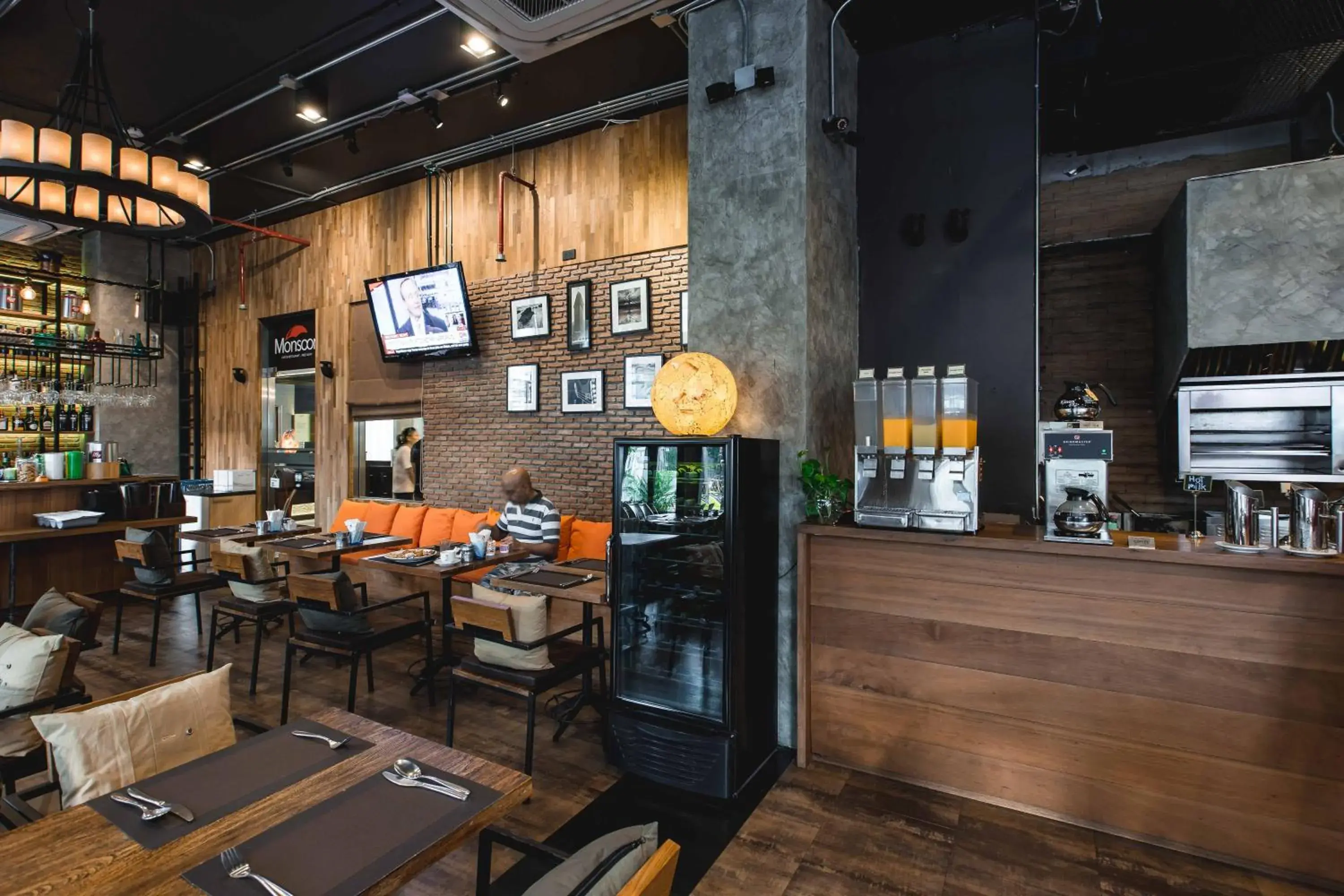 Restaurant/places to eat in Adelphi Suites Bangkok Restaurant/places to eat in Adelphi Suites Bangkok