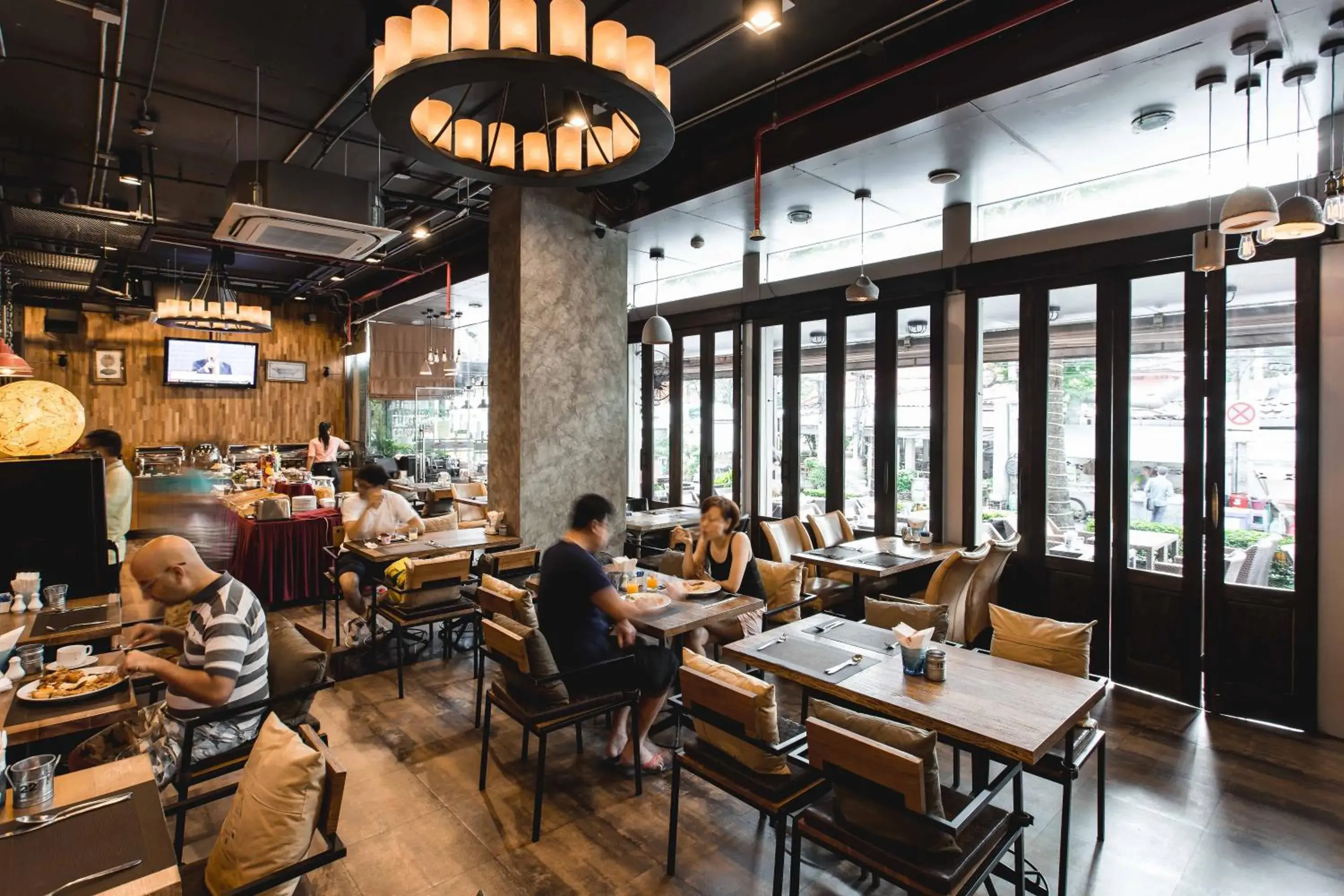 Restaurant/places to eat in Adelphi Suites Bangkok Restaurant/places to eat in Adelphi Suites Bangkok