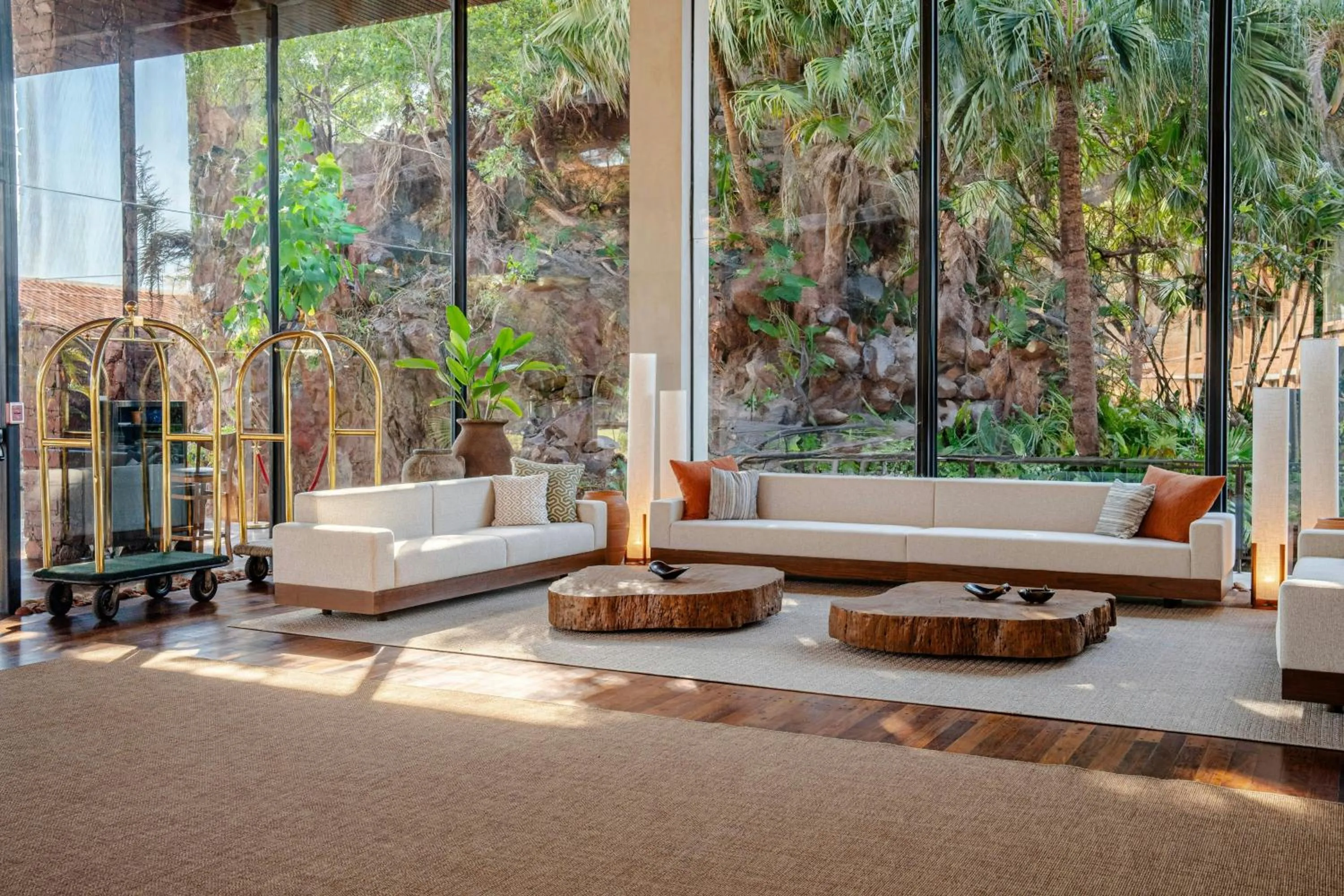 Lobby or reception in Yacht & Golf Club Paraguayo, a Tribute Portfolio Resort