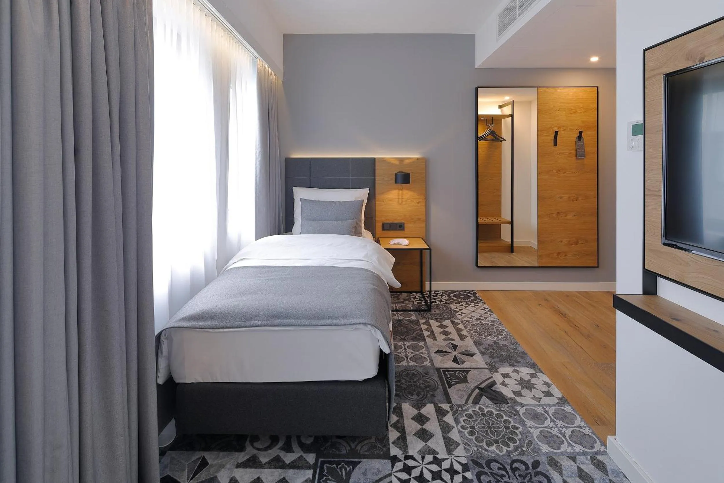 Photo of the whole room, Bed in Coffee Fellows Hotel Dortmund