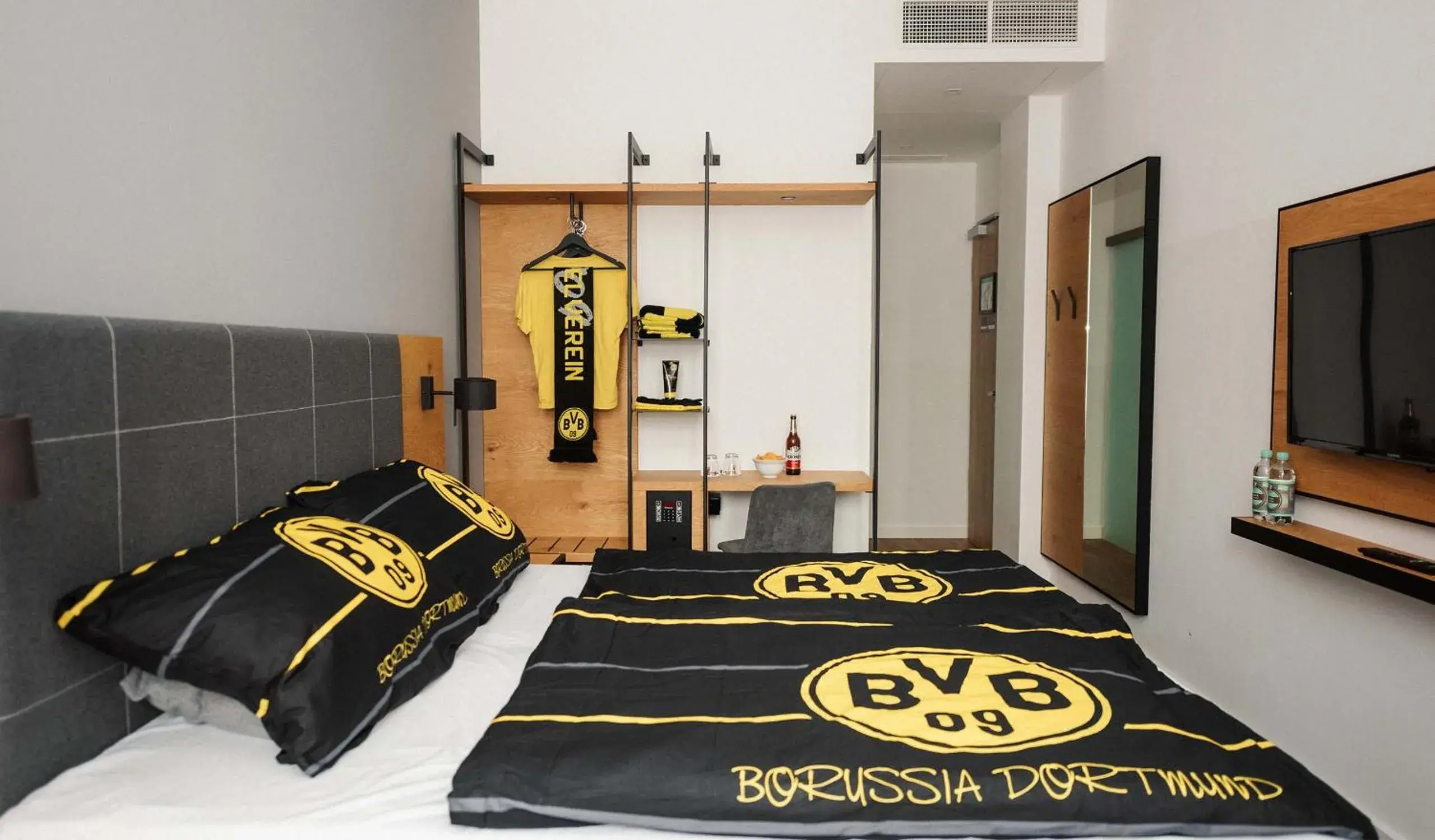 Photo of the whole room, Bed in Coffee Fellows Hotel Dortmund Photo of the whole room, Bed in Coffee Fellows Hotel Dortmund