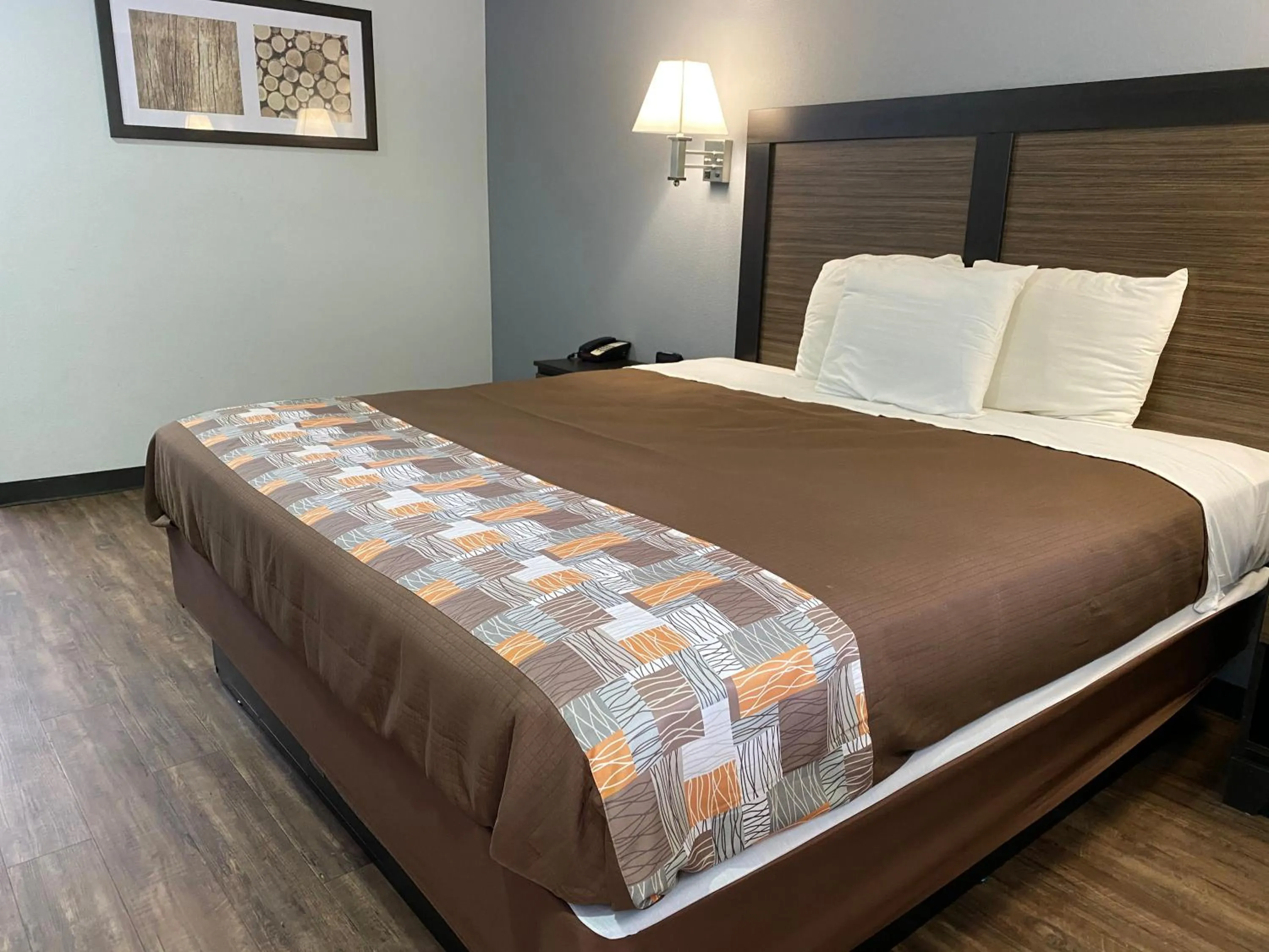 Bed in Hillside Motel Glen Mills