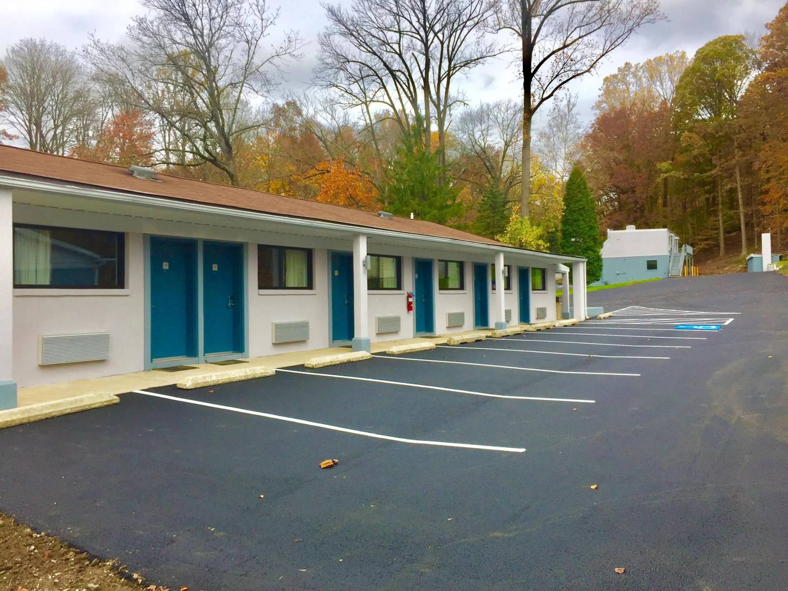 Property building in Hillside Motel Glen Mills