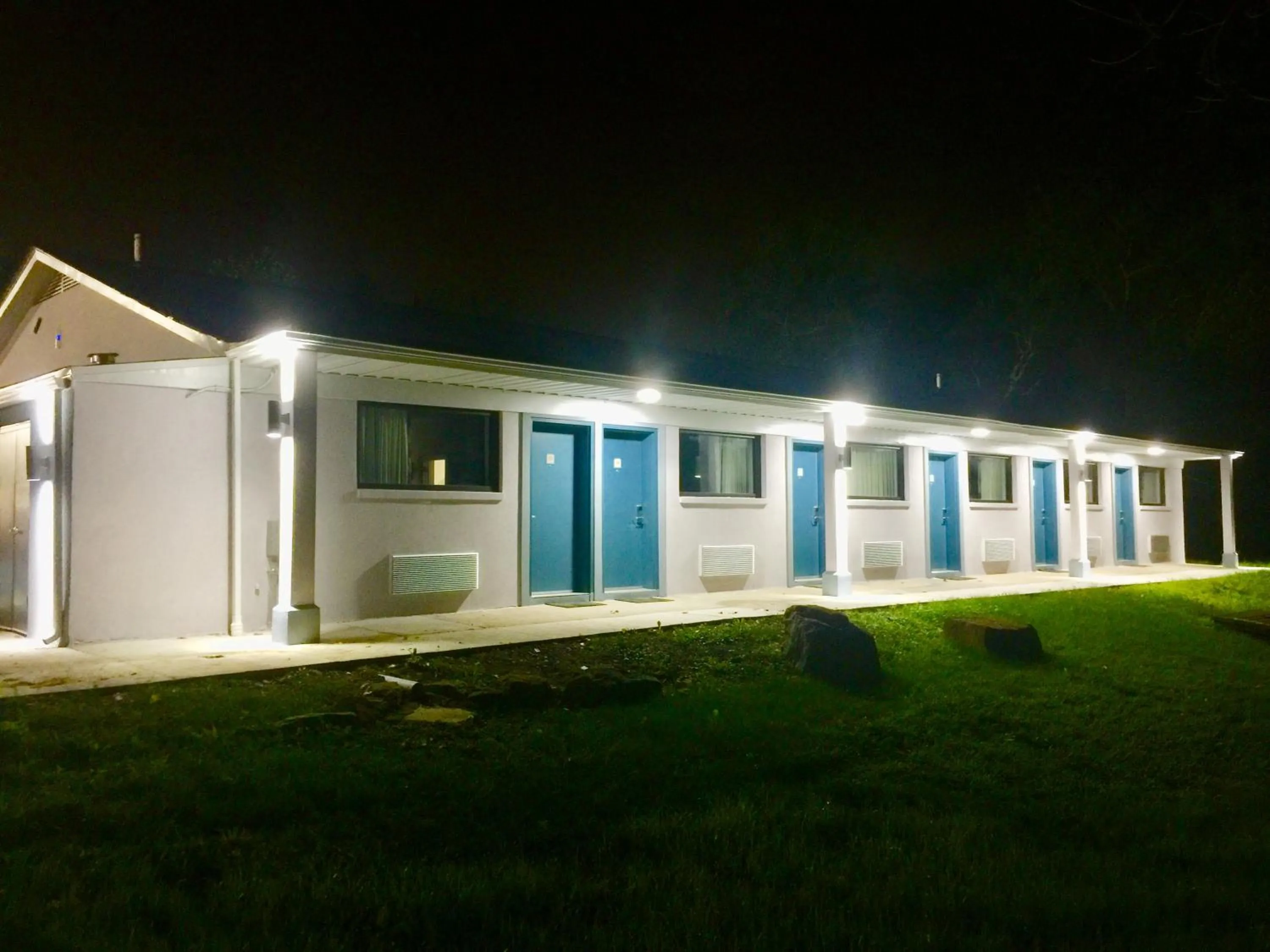 Property building in Hillside Motel Glen Mills