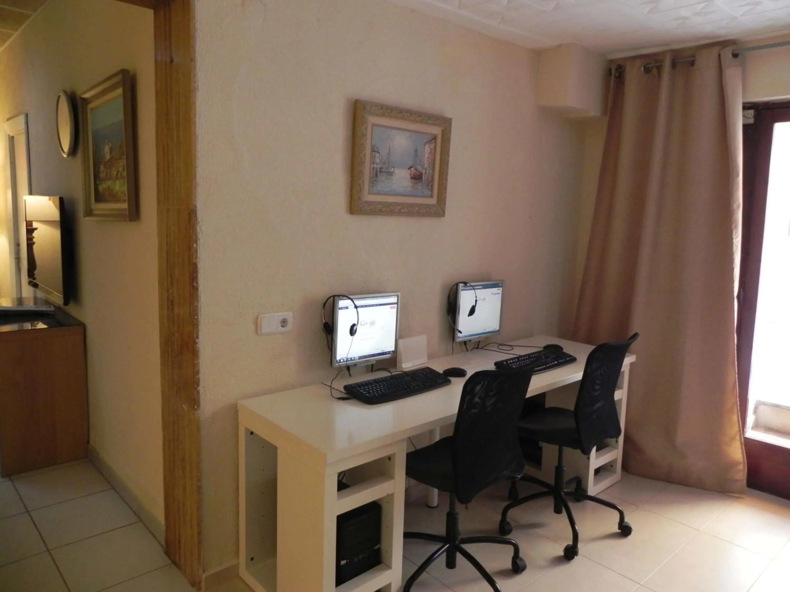 TV and multimedia in Hostal Bonany