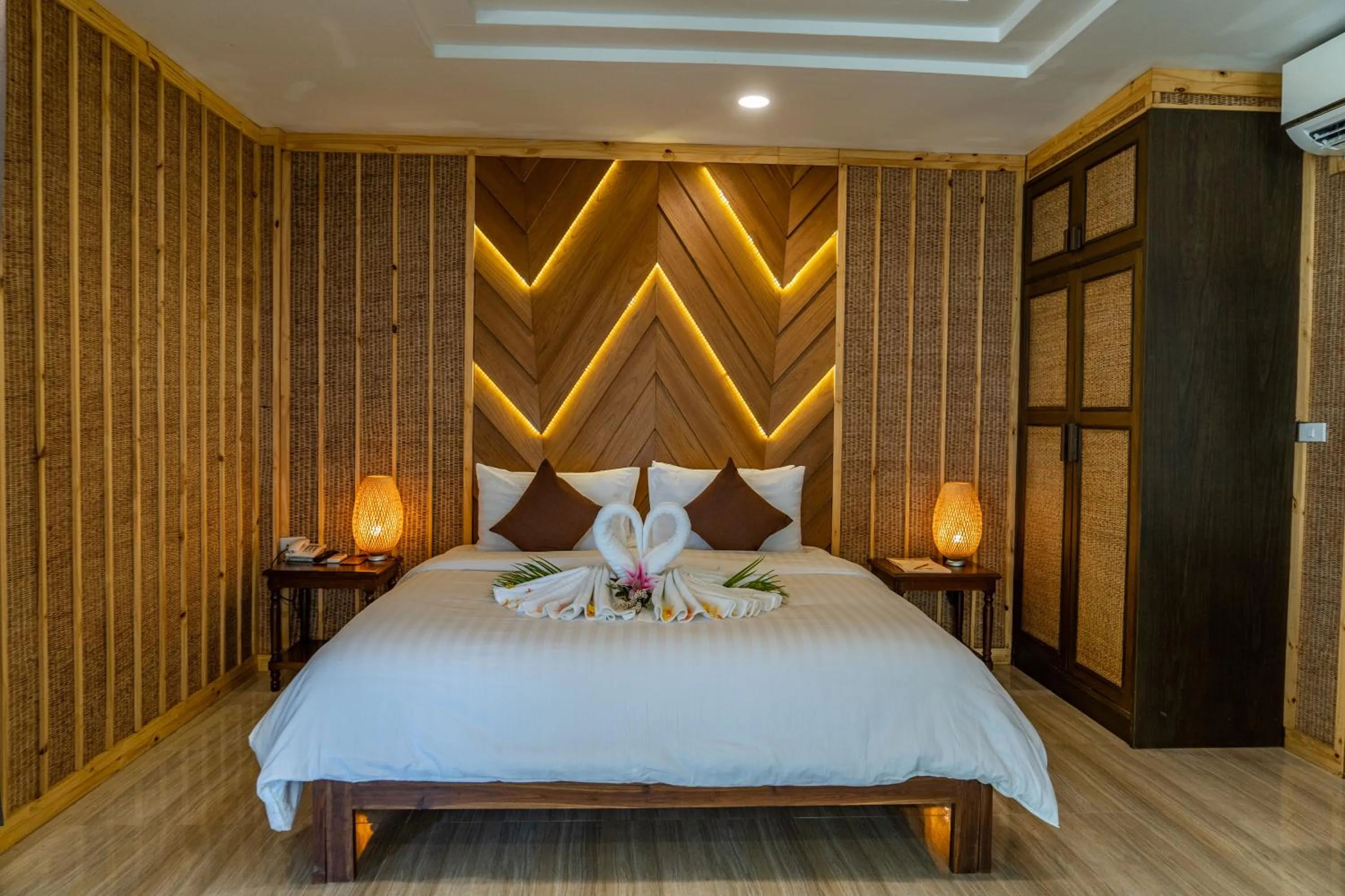 Bedroom, Bed in Adarin Beach Resort