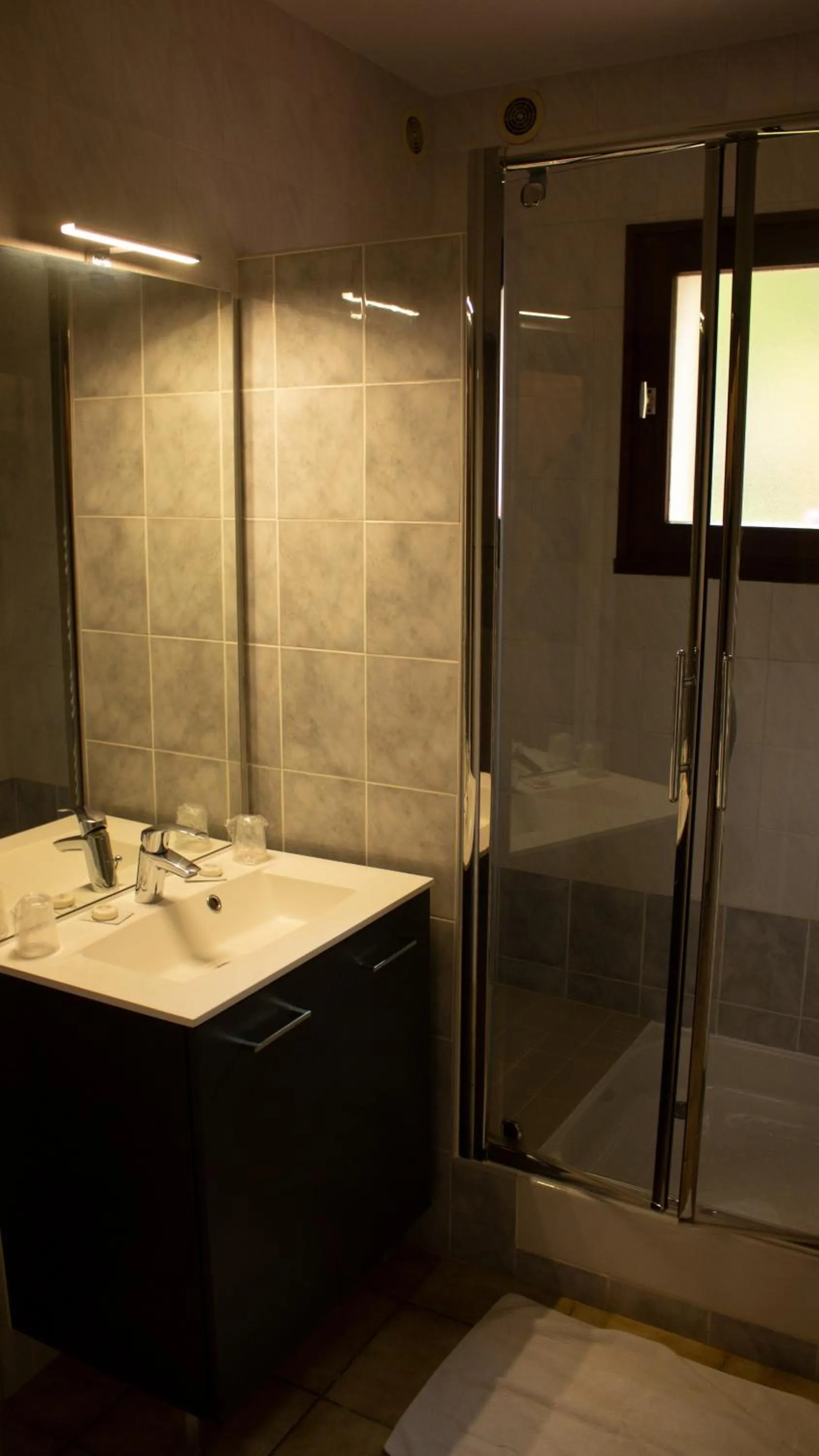 Bathroom in Hotel Marinet