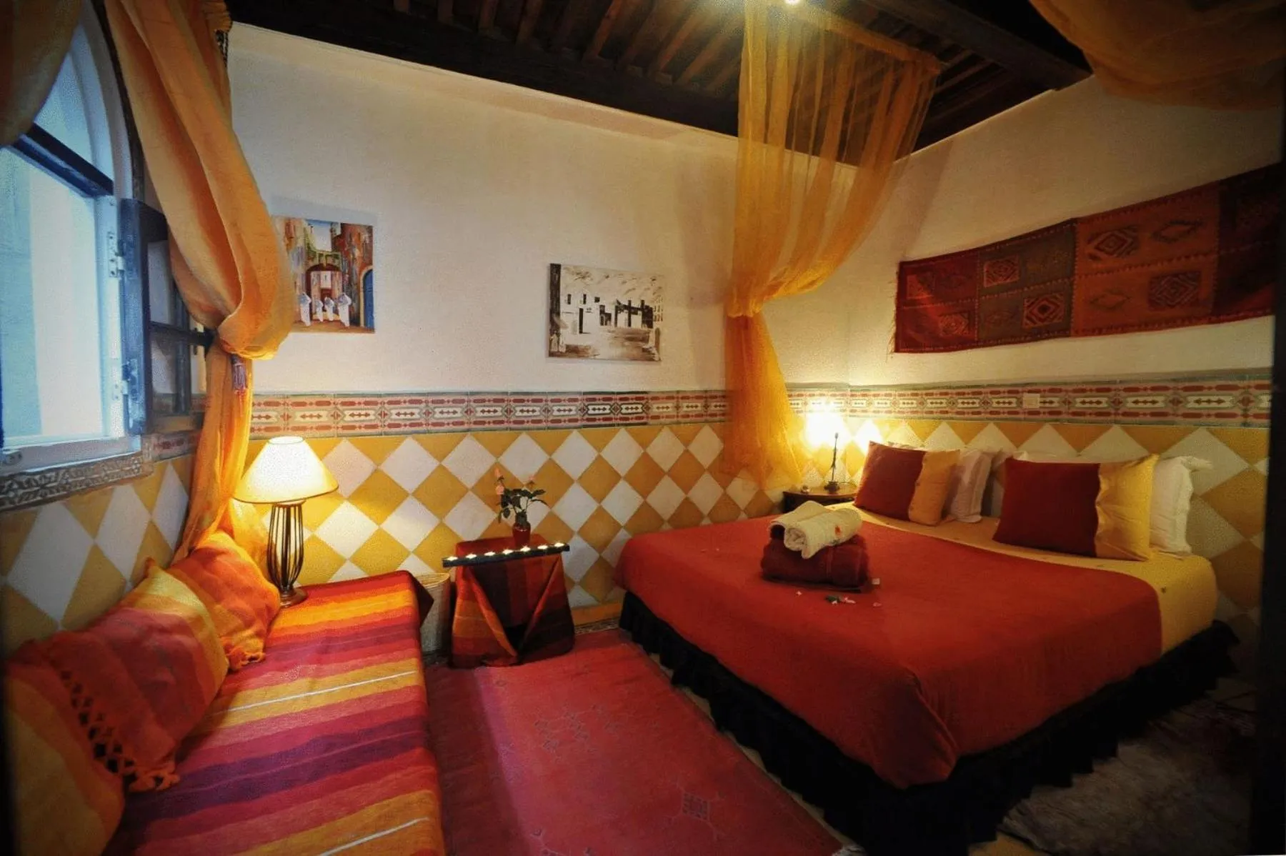 Photo of the whole room, Bed in Dar El Paco