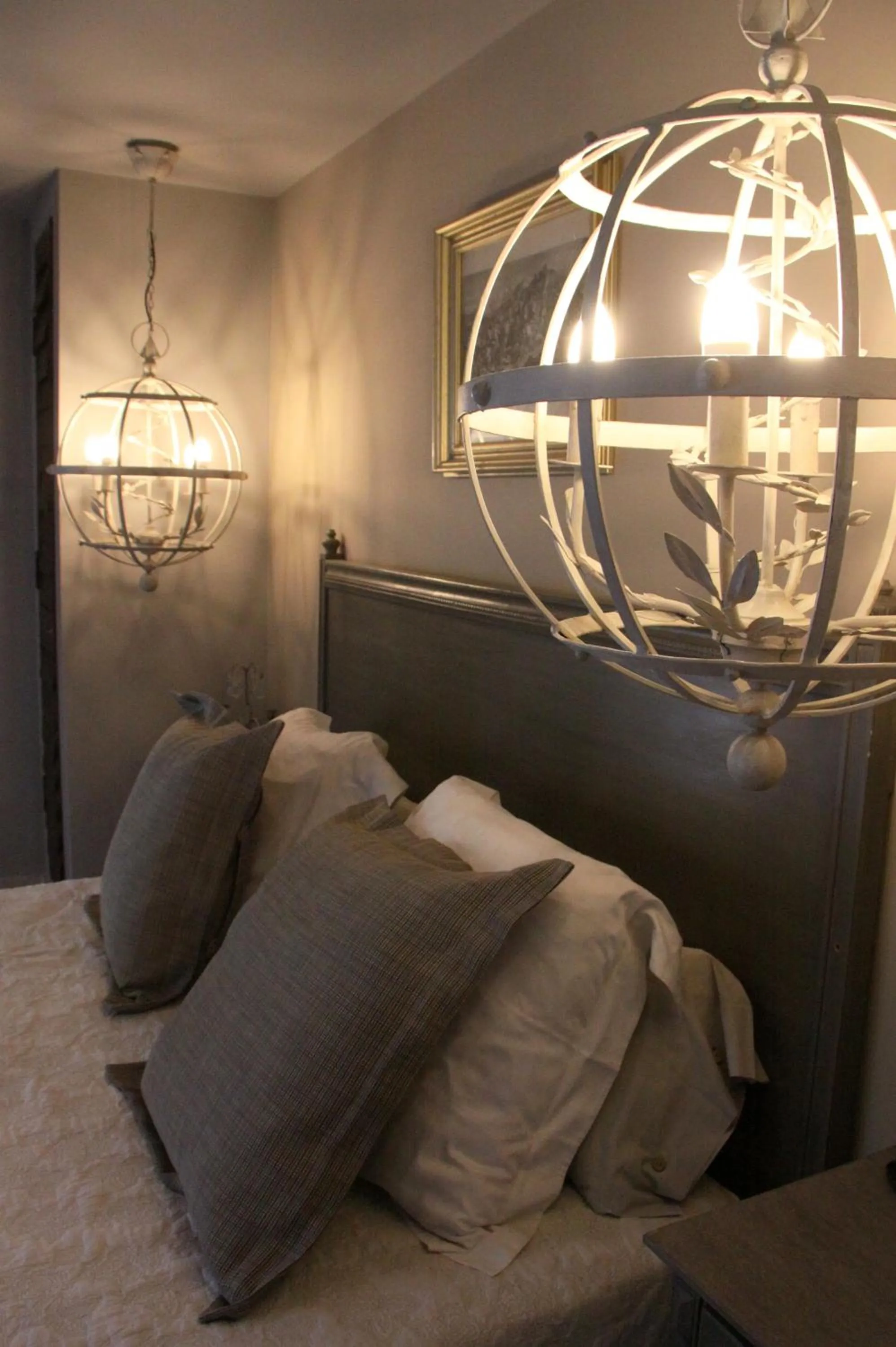 Shower, Bed in Domaine de Mejeans - Teritoria