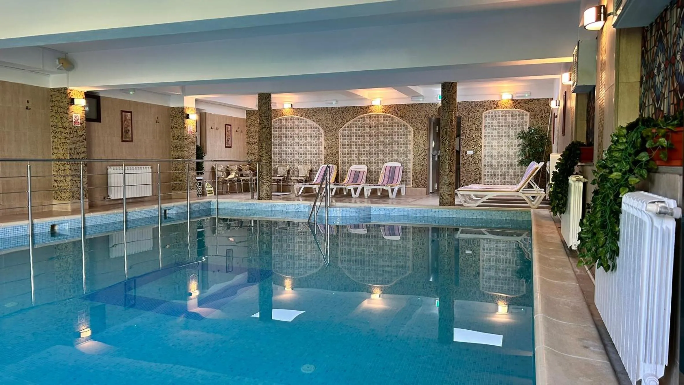 Swimming pool in Hotel Suprem