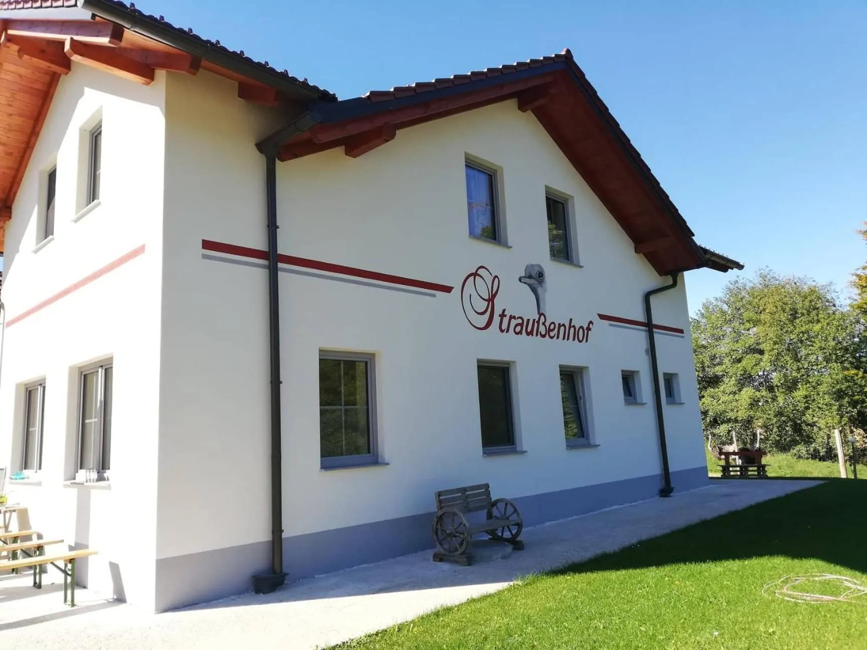 Property building in Straußenhof Halmer