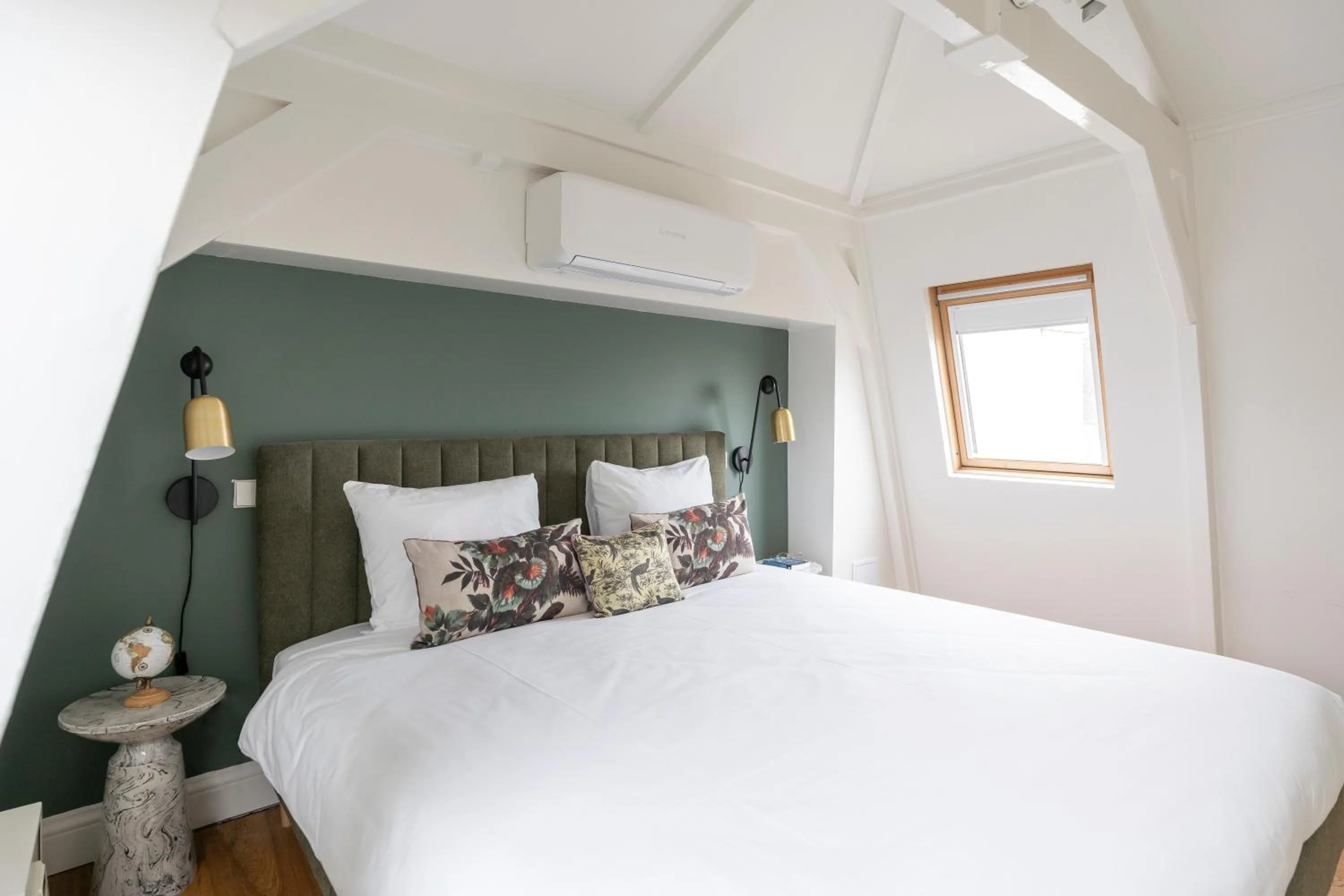 Bed in Numa Amsterdam Helmers