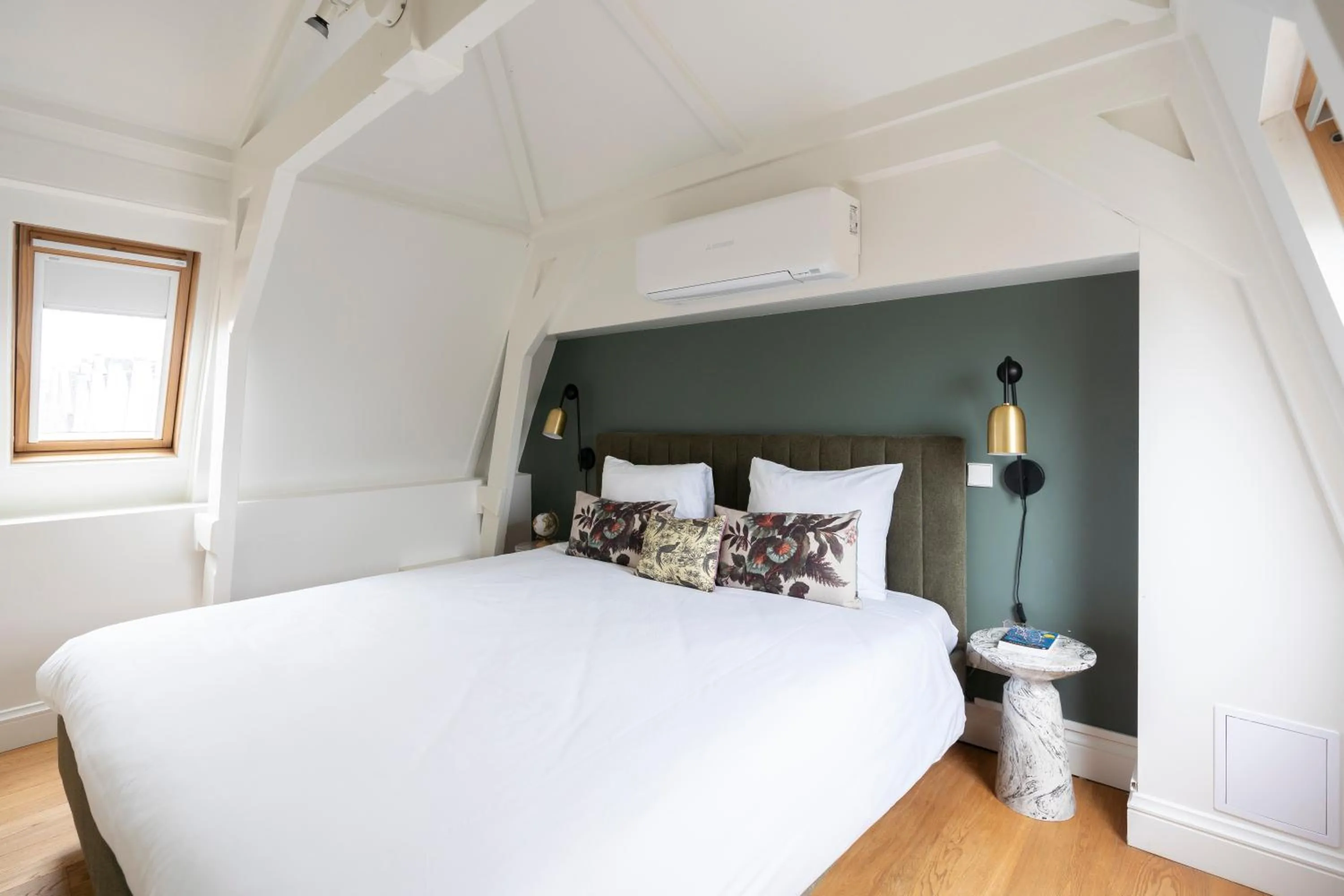 Bed in Numa Amsterdam Helmers