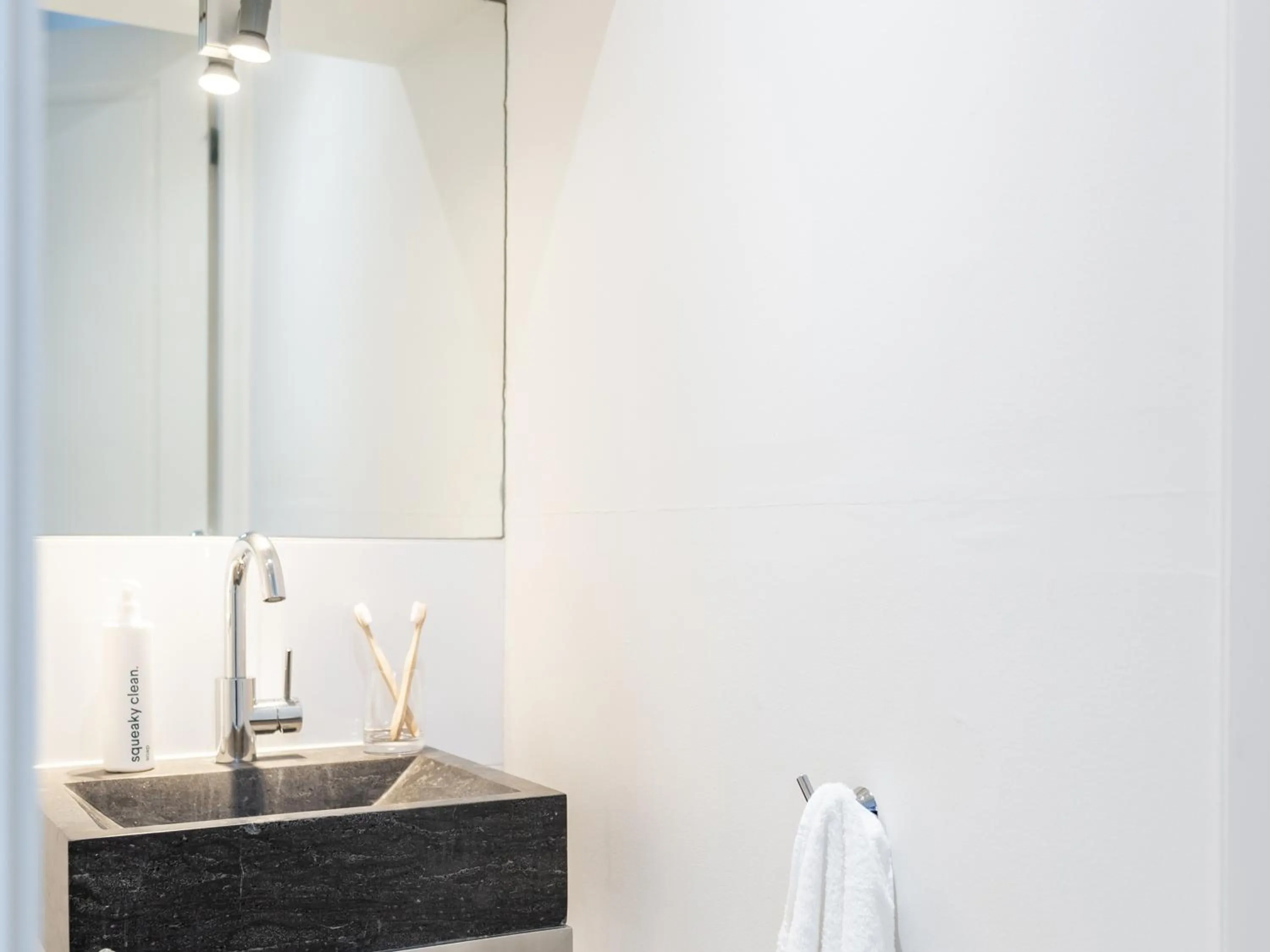 Bathroom in Numa Amsterdam Helmers