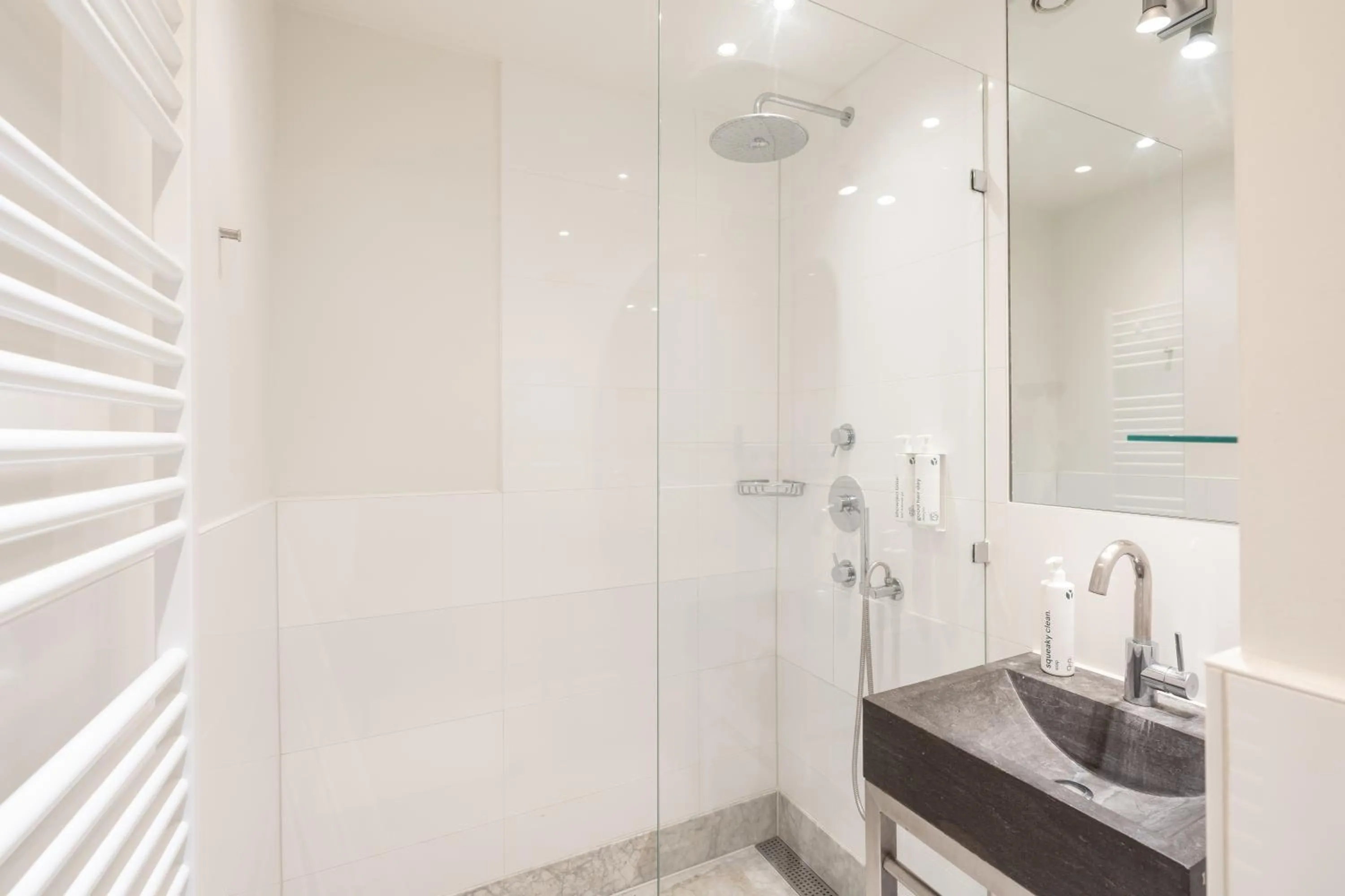 Bathroom in Numa Amsterdam Helmers