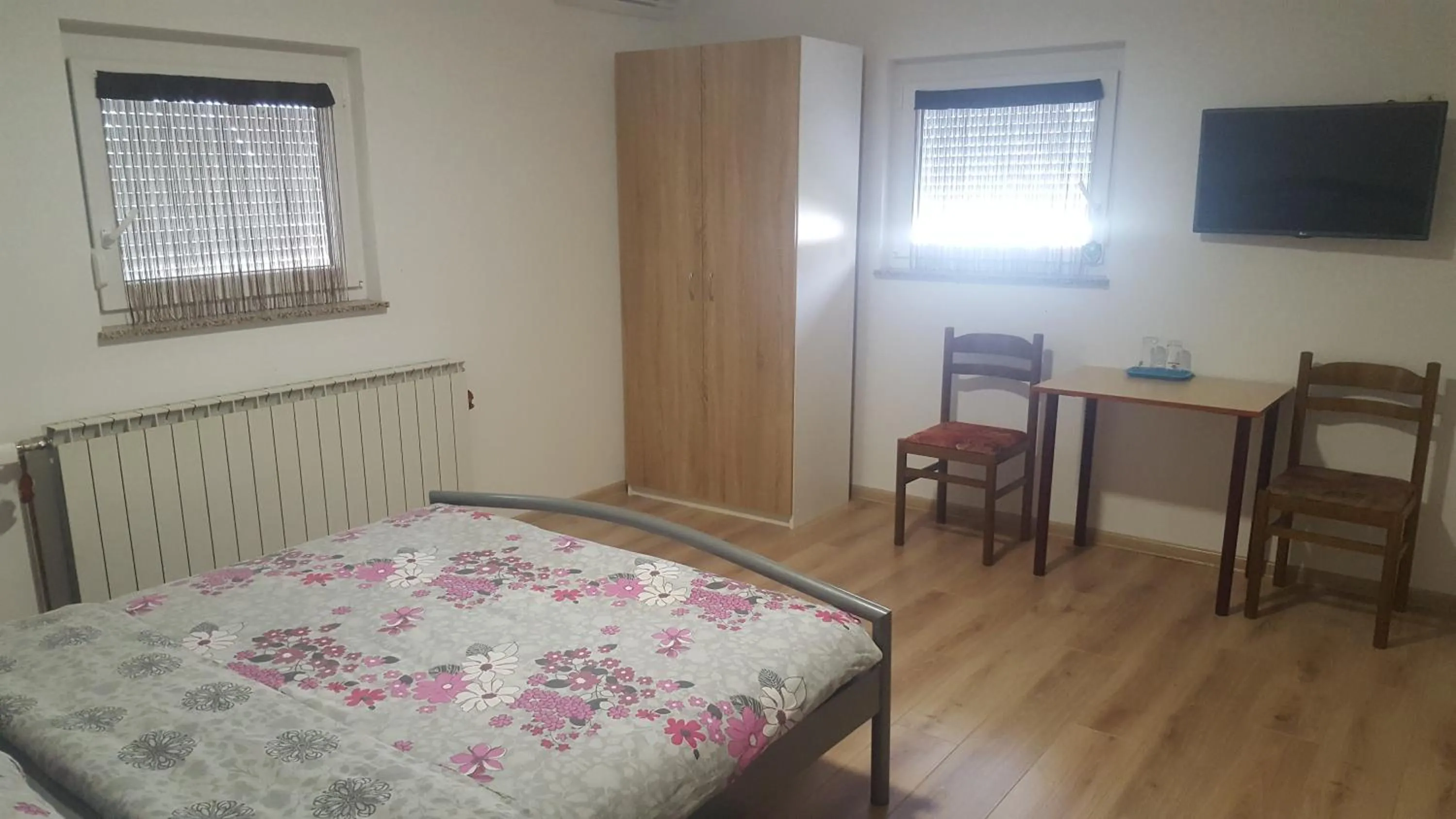Double Room with Private Bathroom in Sobe Mrak