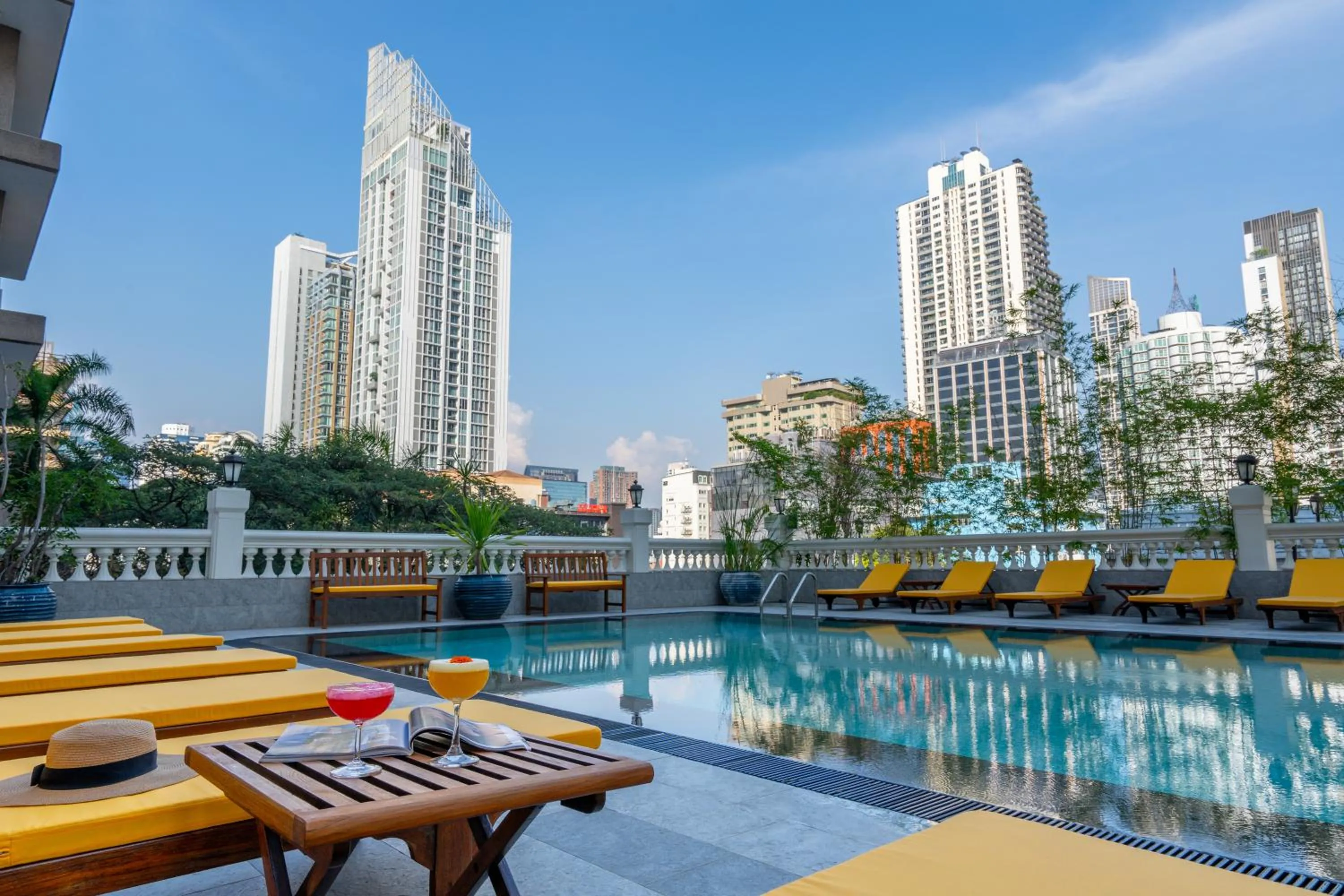 Swimming pool in NH Bangkok Sukhumvit Boulevard