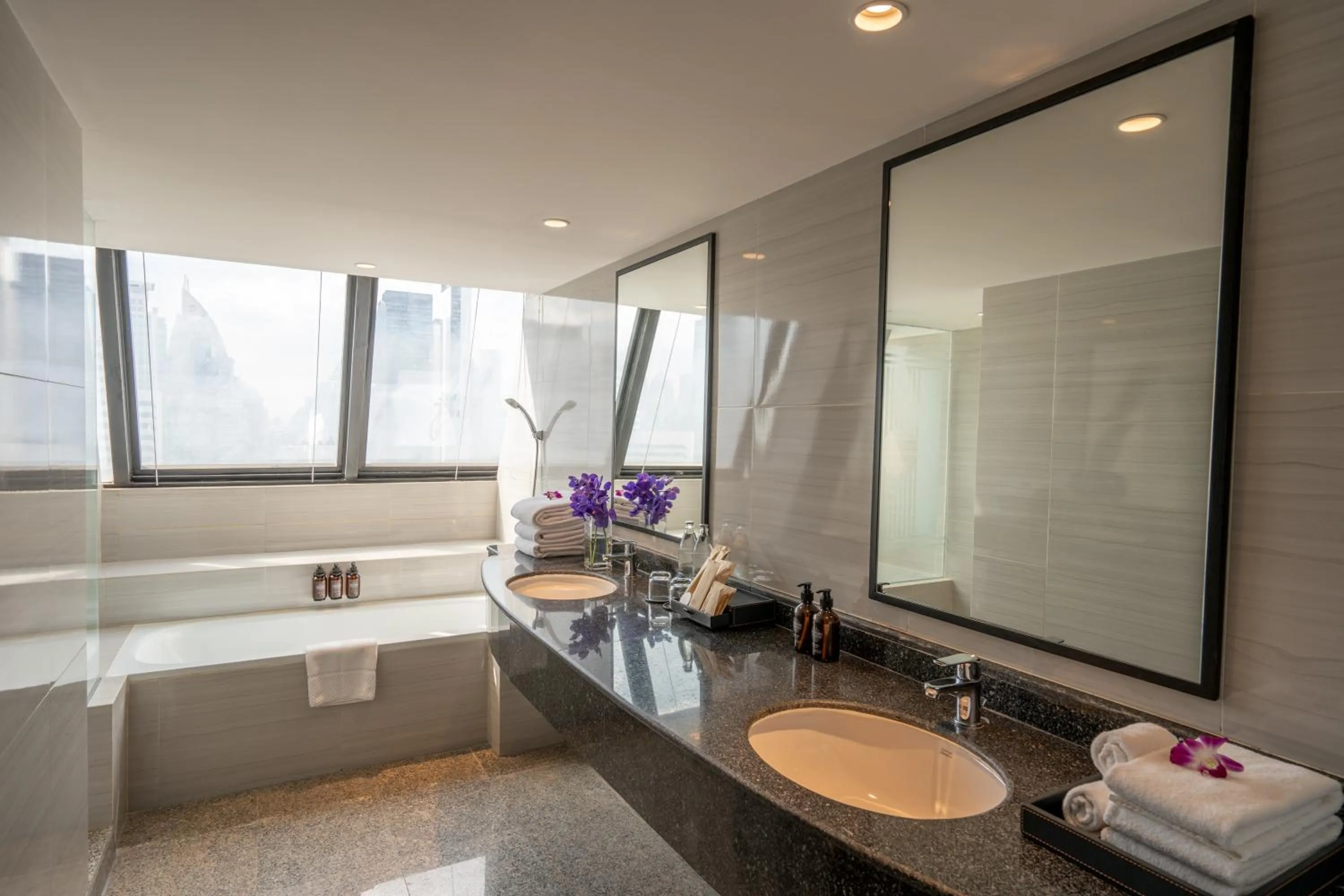 Bathroom in NH Bangkok Sukhumvit Boulevard